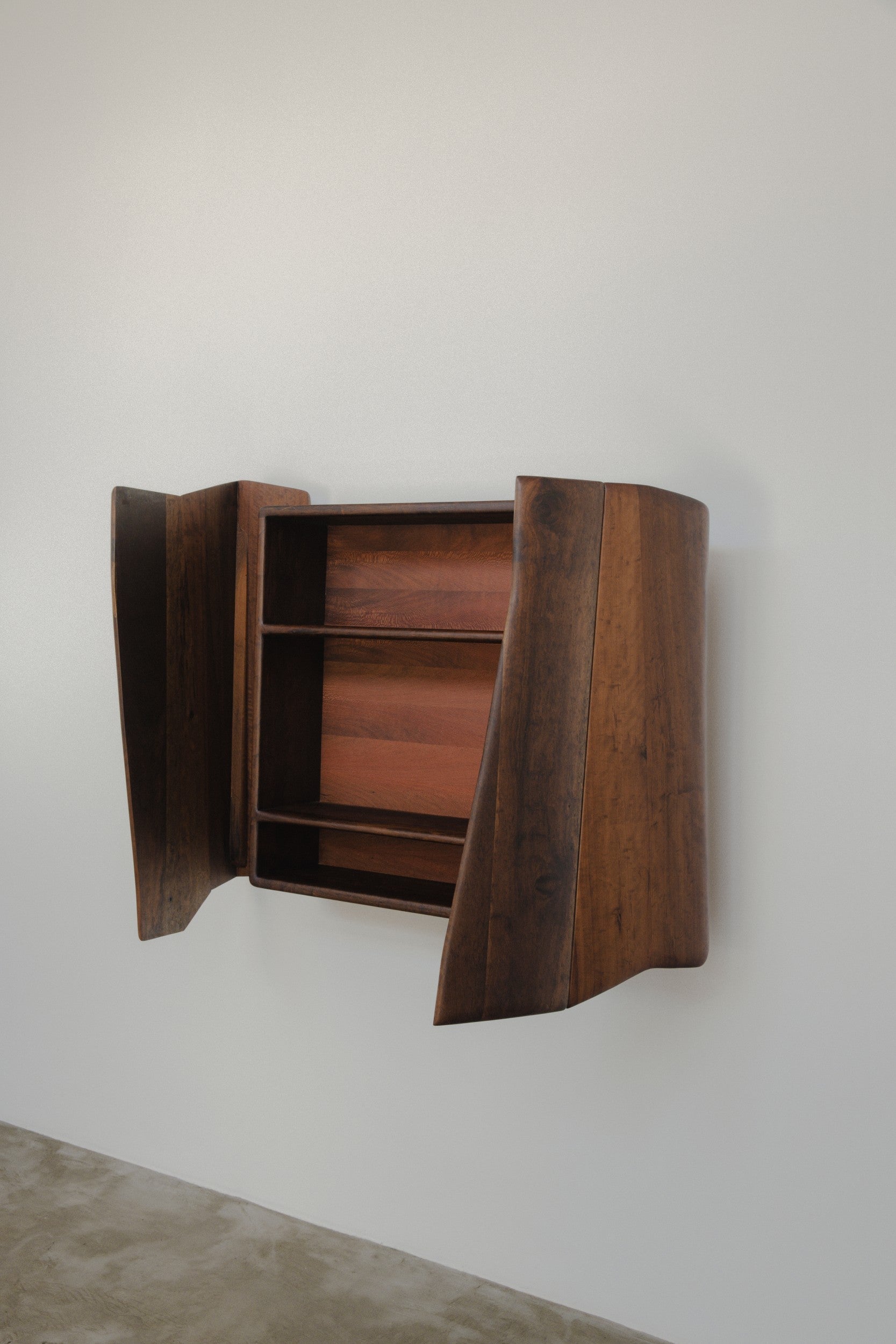 'José' Bar — side angle