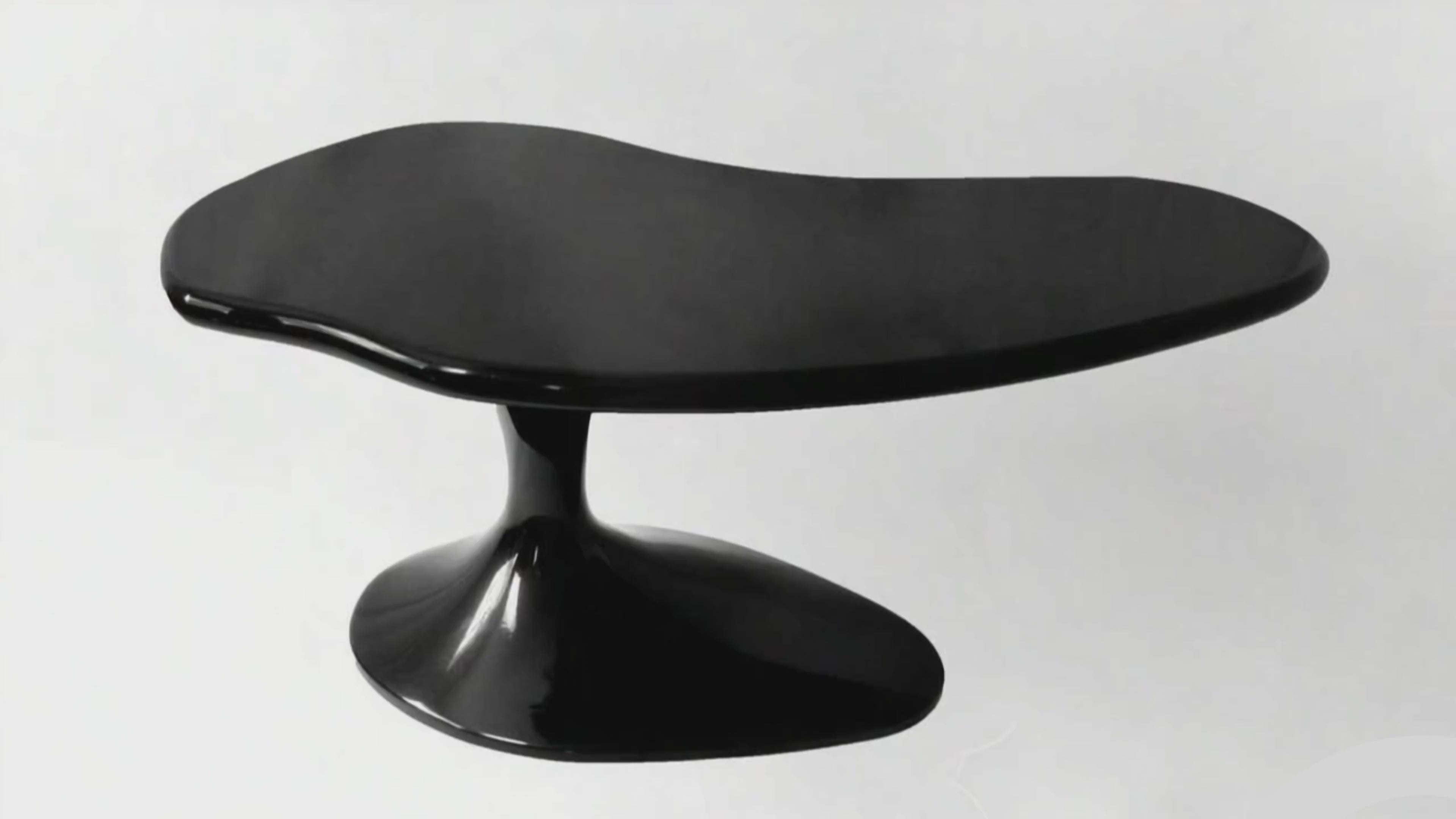 Piano Desk in Lacqued Wood - Video