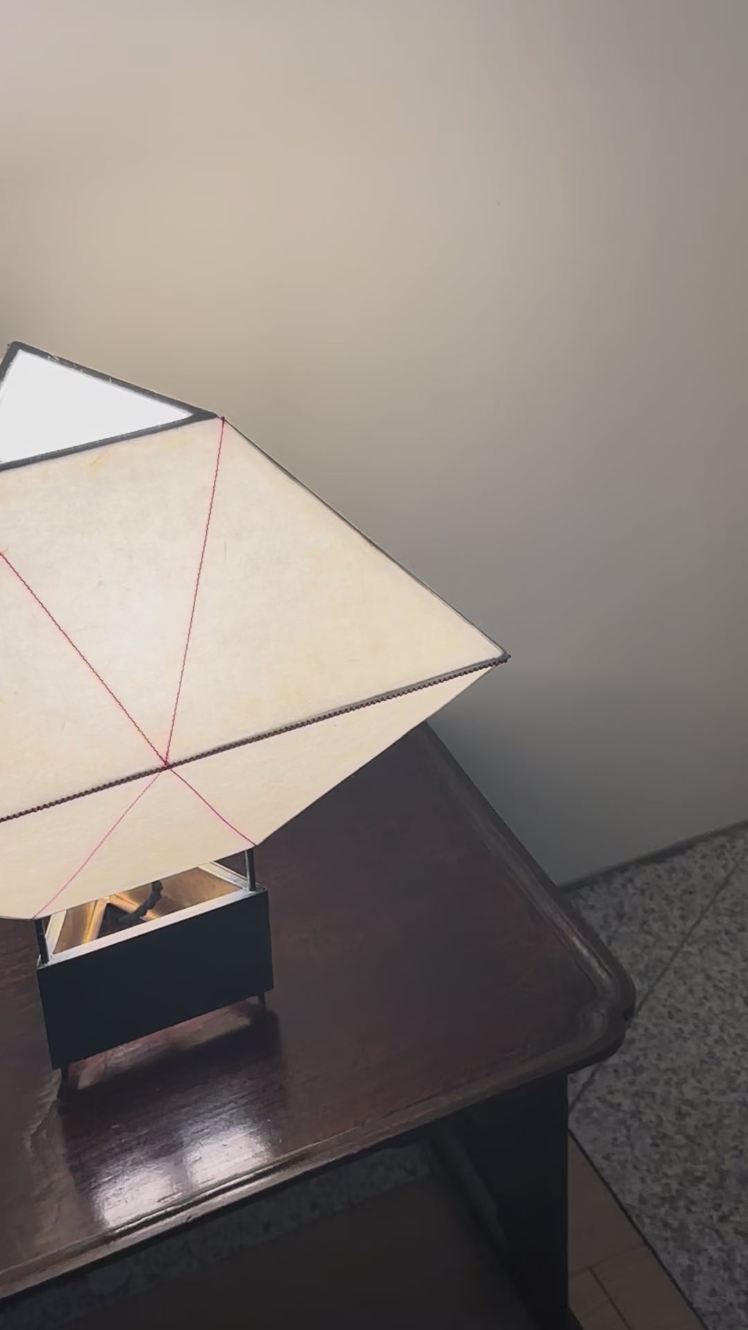 biiit 005 / Table lamp - Video