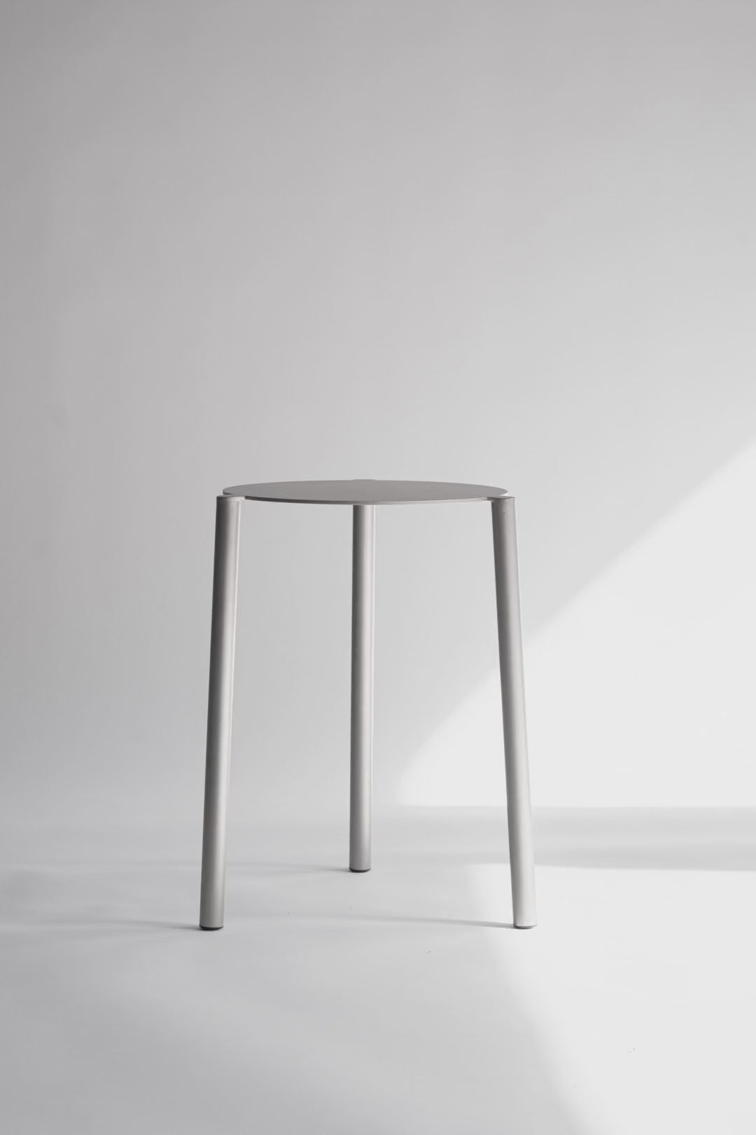Stool - Isla x Paul Delrez - Stainless Steel - Video