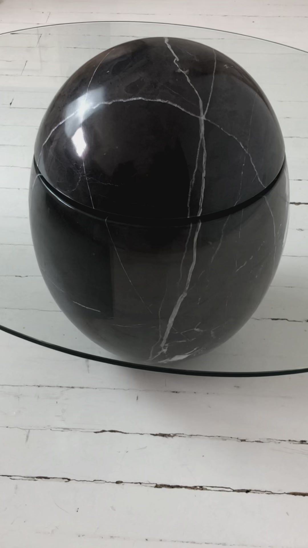 'Uovo' Side Table - Video