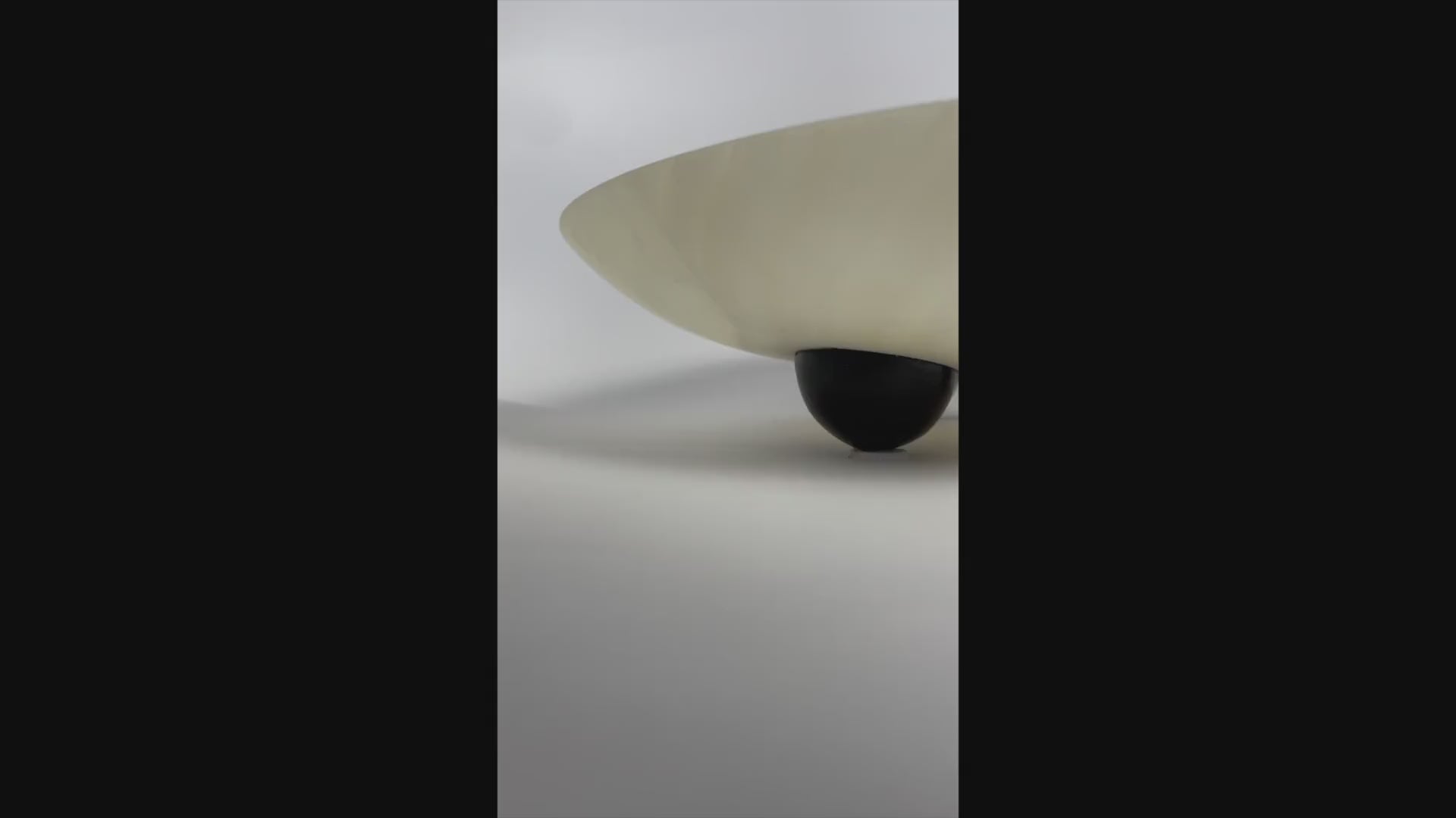 Uovo Bowl, in Stone and Onyx - Video
