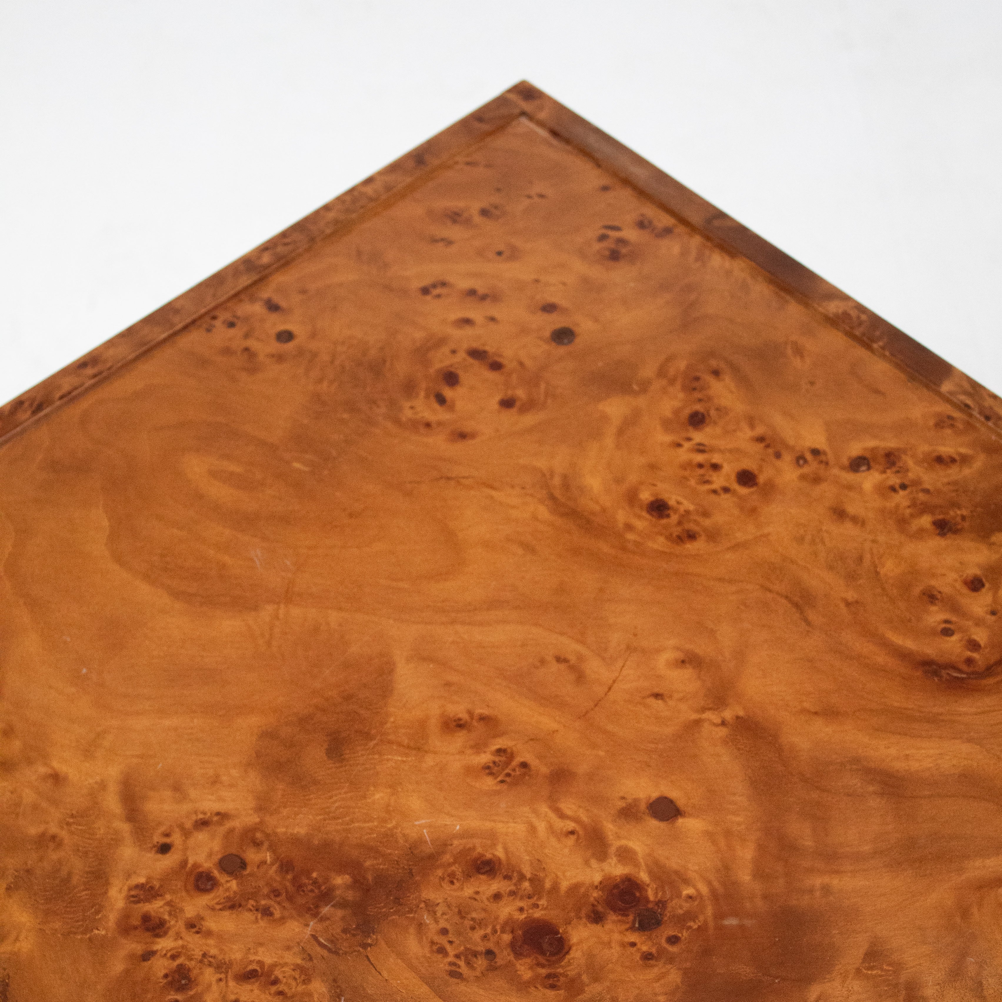 Table de nuit en bois en forme de demi-lune