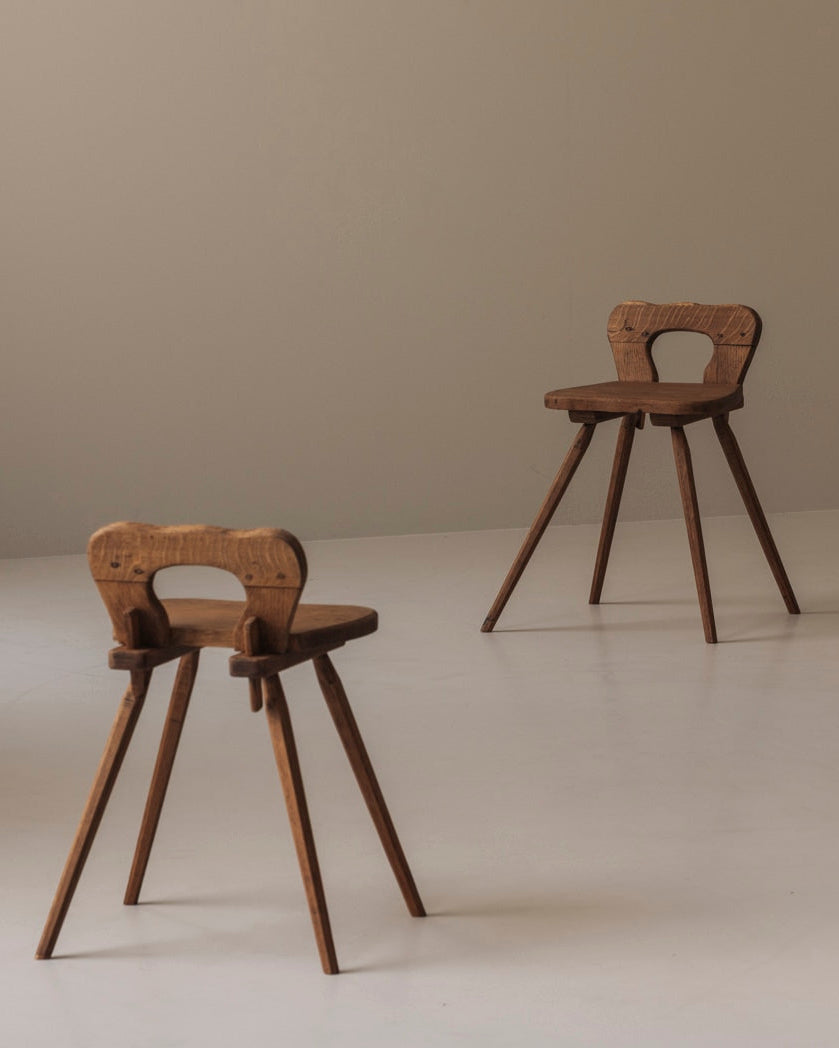 Sculptural pair of French solid oak side chairs from the 1950s by Modern Living | The Oblist