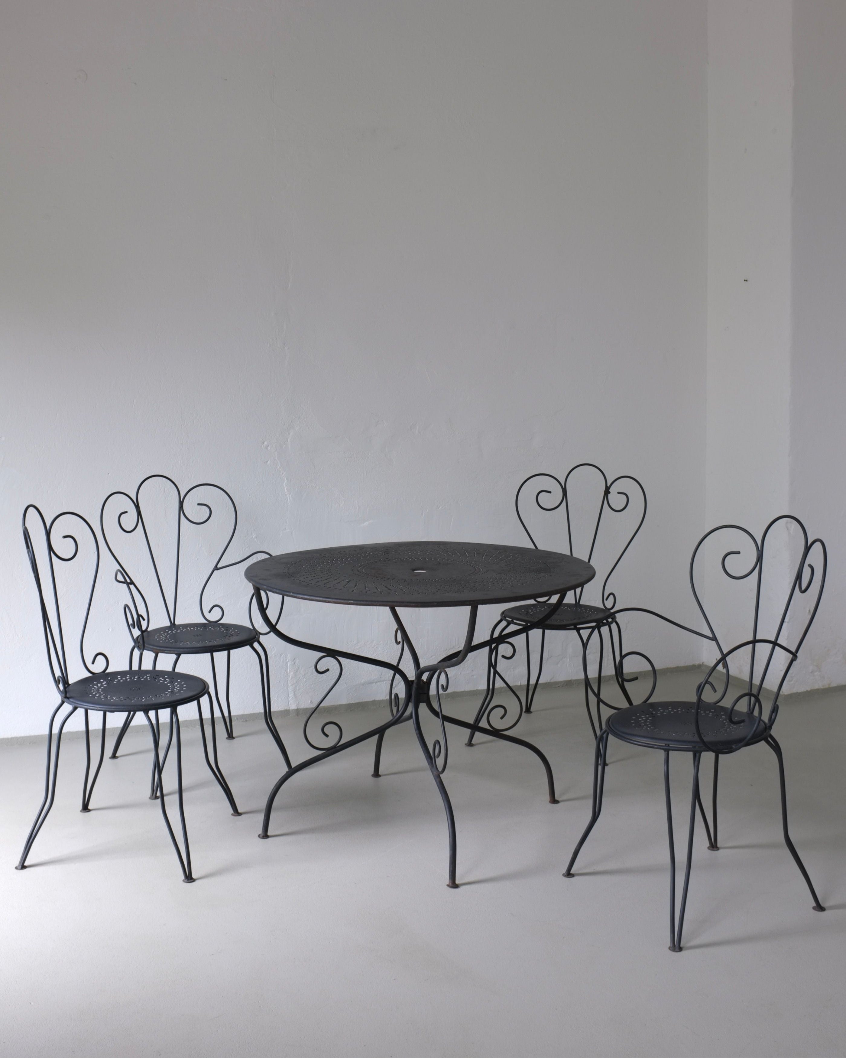 Ensemble de salle à manger de jardin en fer forgé, France des années 1950