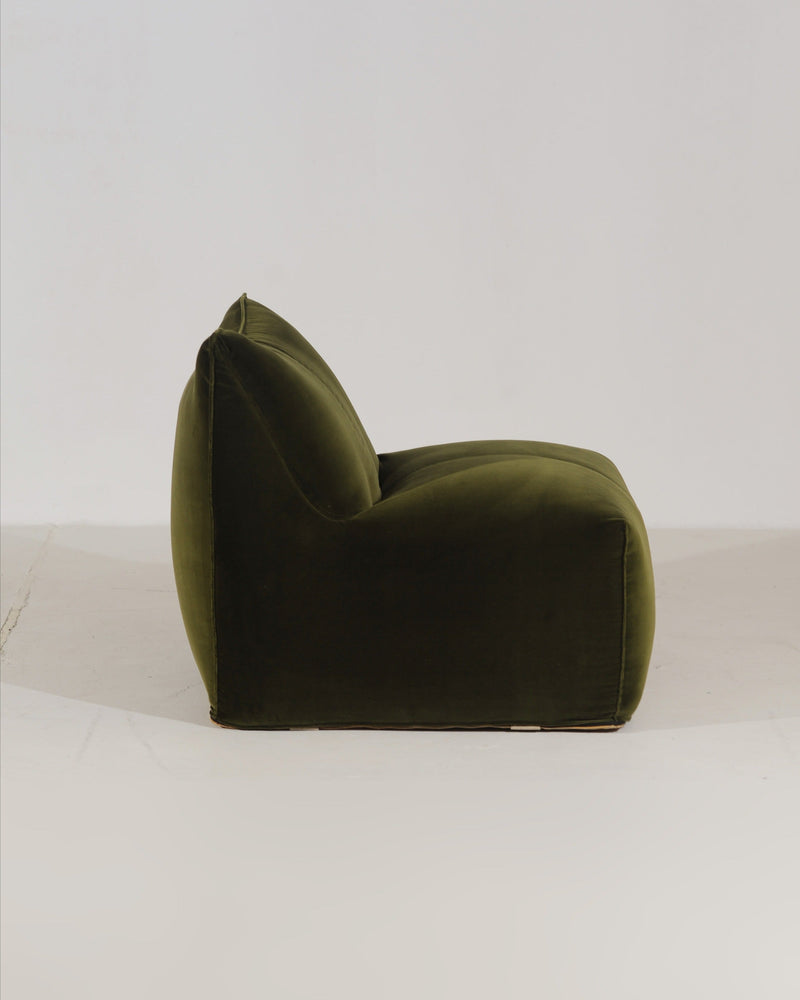 Le Bambole Chair by Mario Bellini for B&B Italia in emerald green velvet, Italy 1971 — lifestyle setting