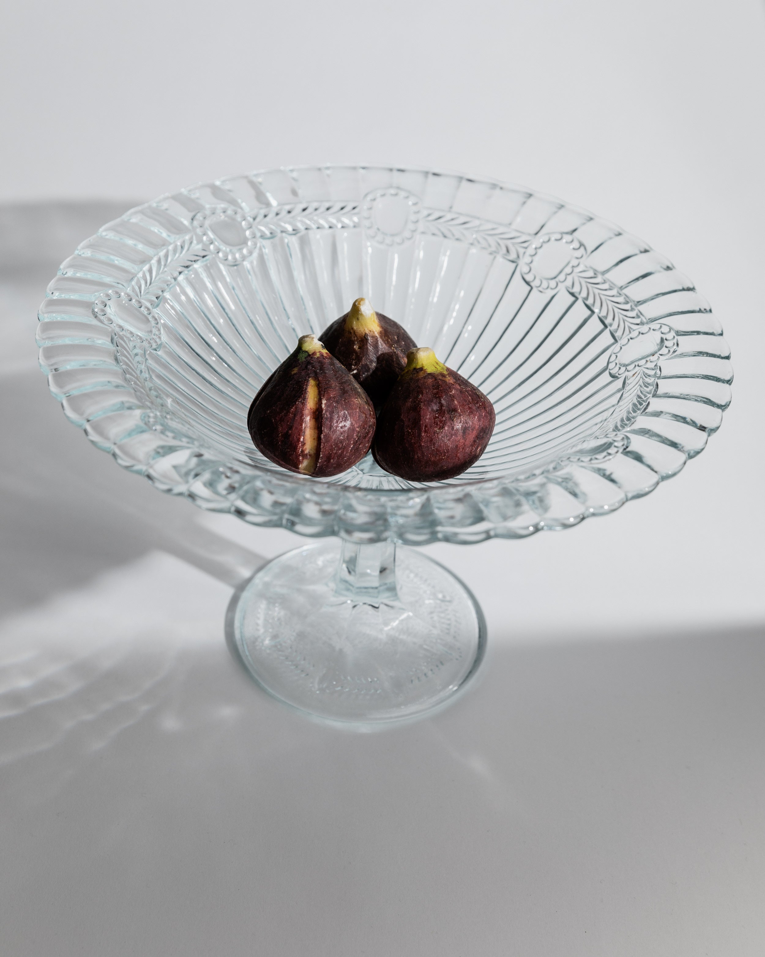 Crystal glass serving dish from 1910s Poland with fresh figs