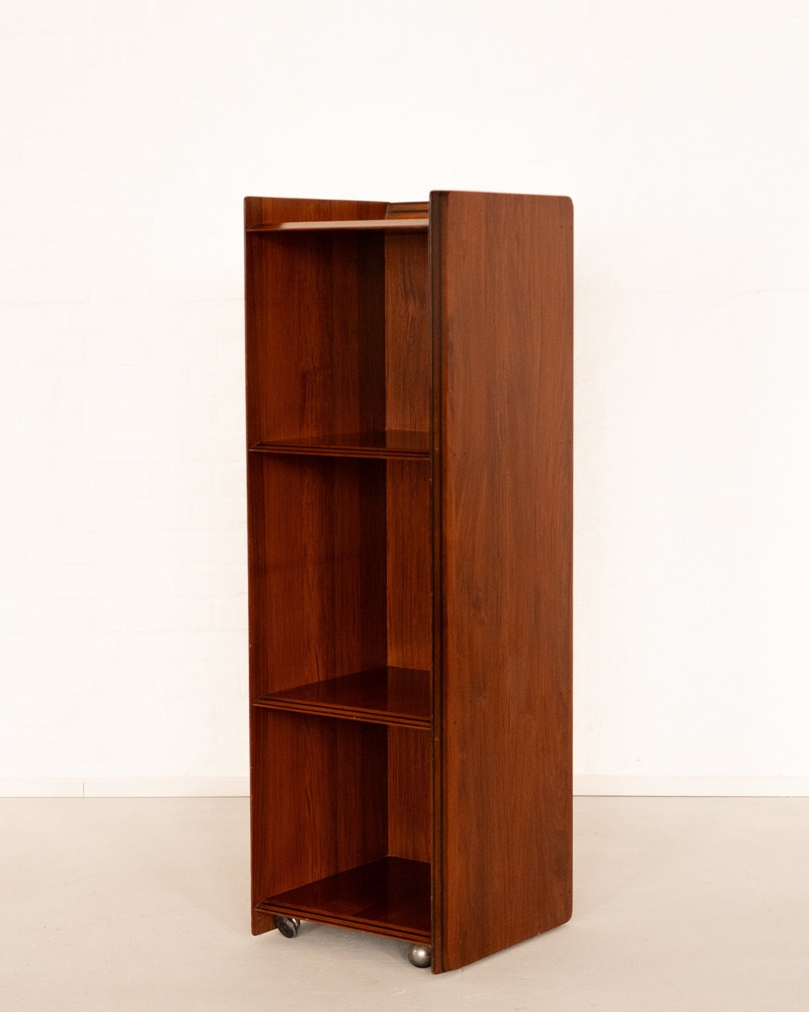 Artona Shelf by Afra & Tobia Scarpa for Maxalto — close-up of rich wood grain detail
