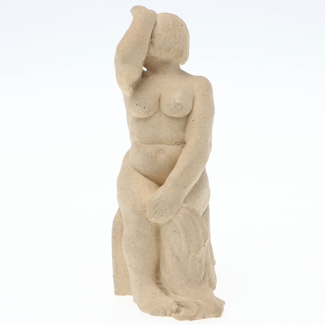 Small seated stoneware nude by Sten Faste (1912-1996) — detail view