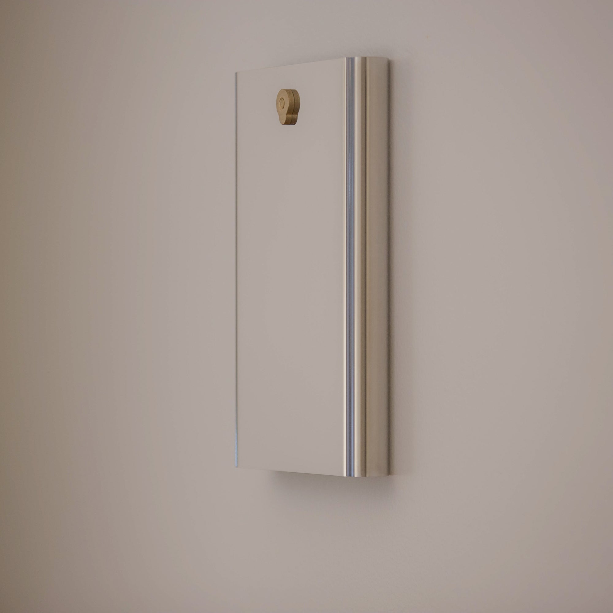 Porta Mirror — close-up