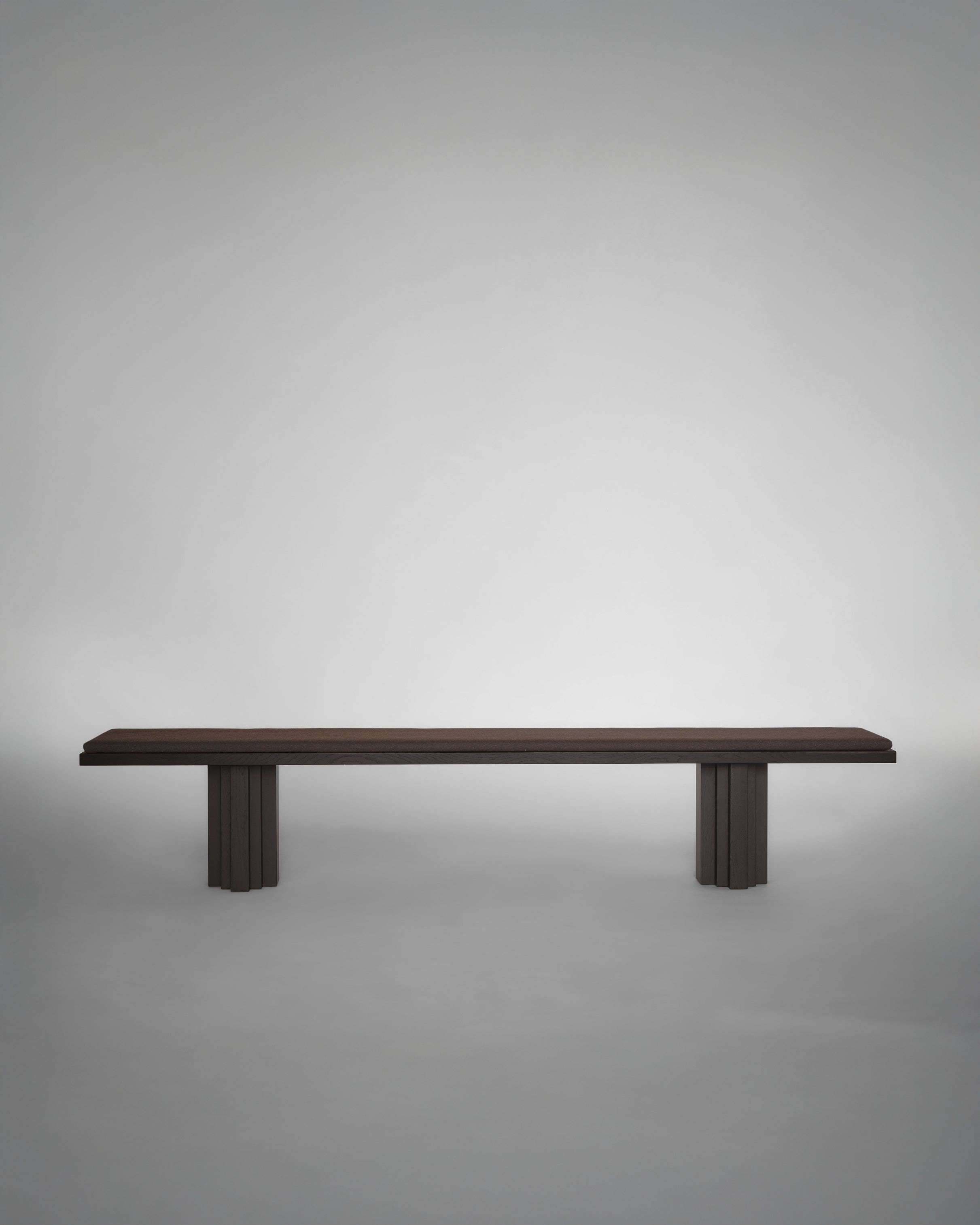Brut Slim Bench — close-up