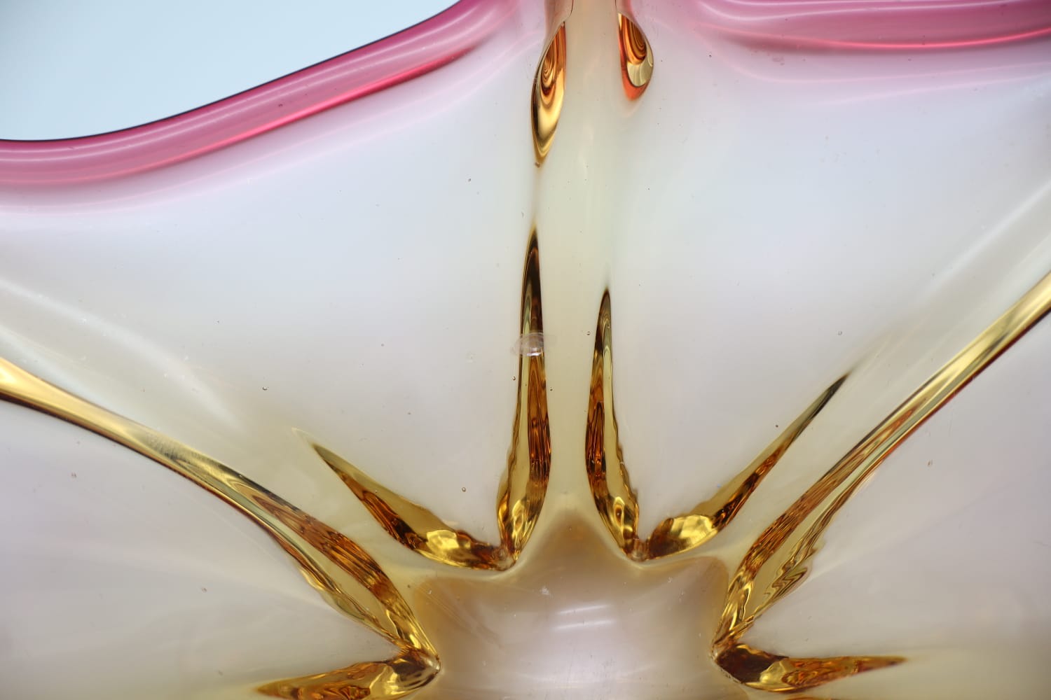 Mid-Century Italian Murano Art Glass Centrepiece Bowl (1960s) — close-up