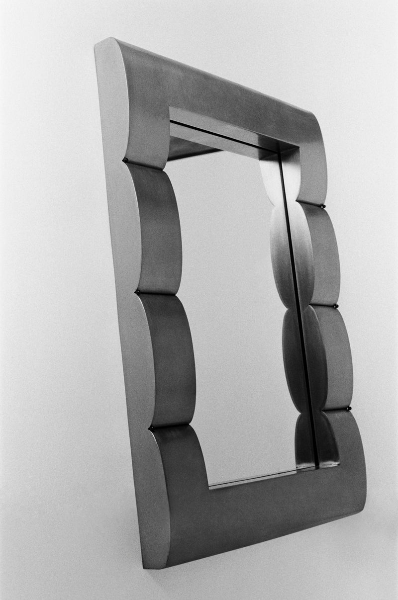 Mirror "Fluted Chambre", Contemporary Mirror in Steel — close-up of curved steel frame