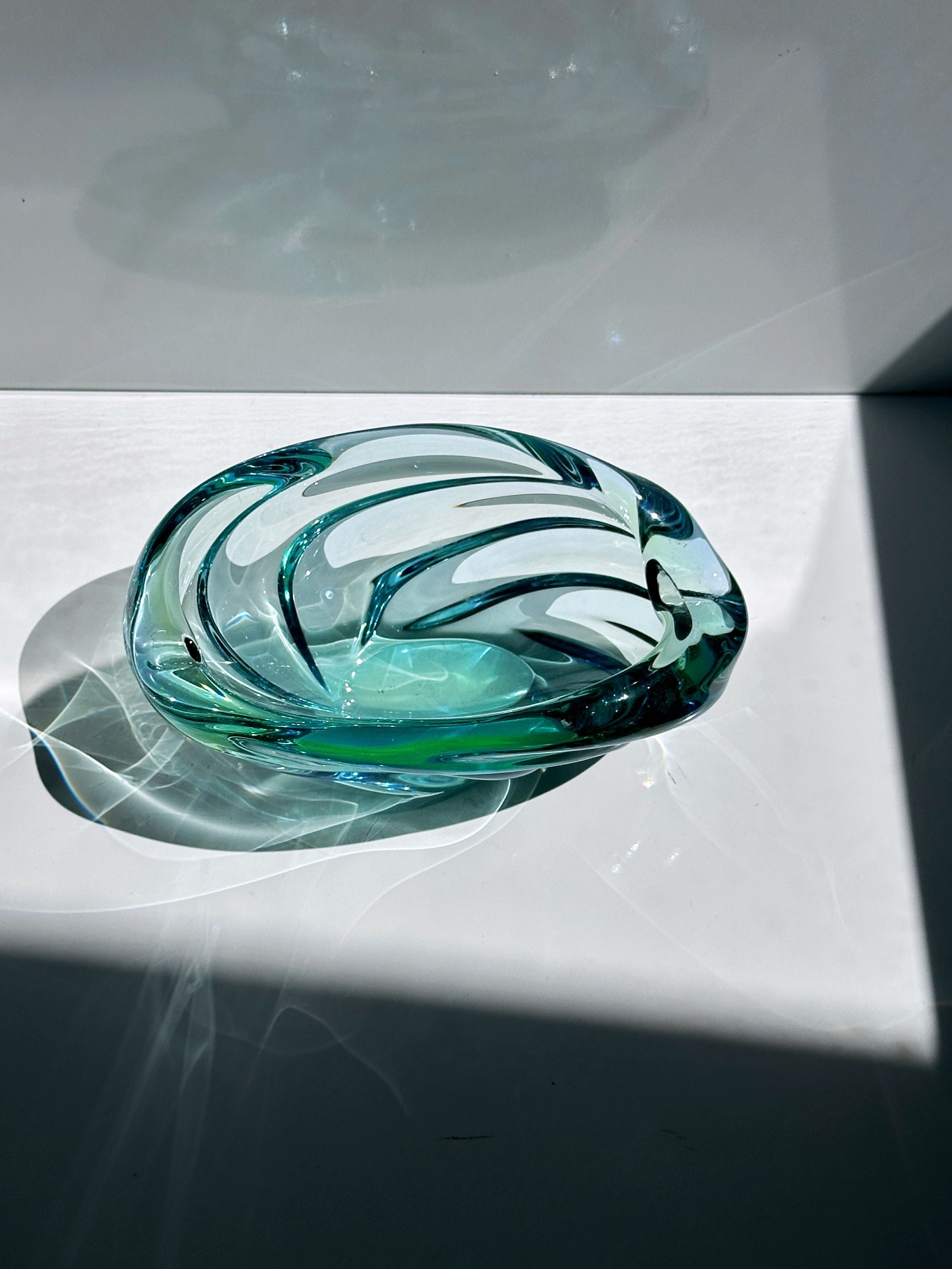 Murano glass vide-poches with flowing green spiral design 1960s
