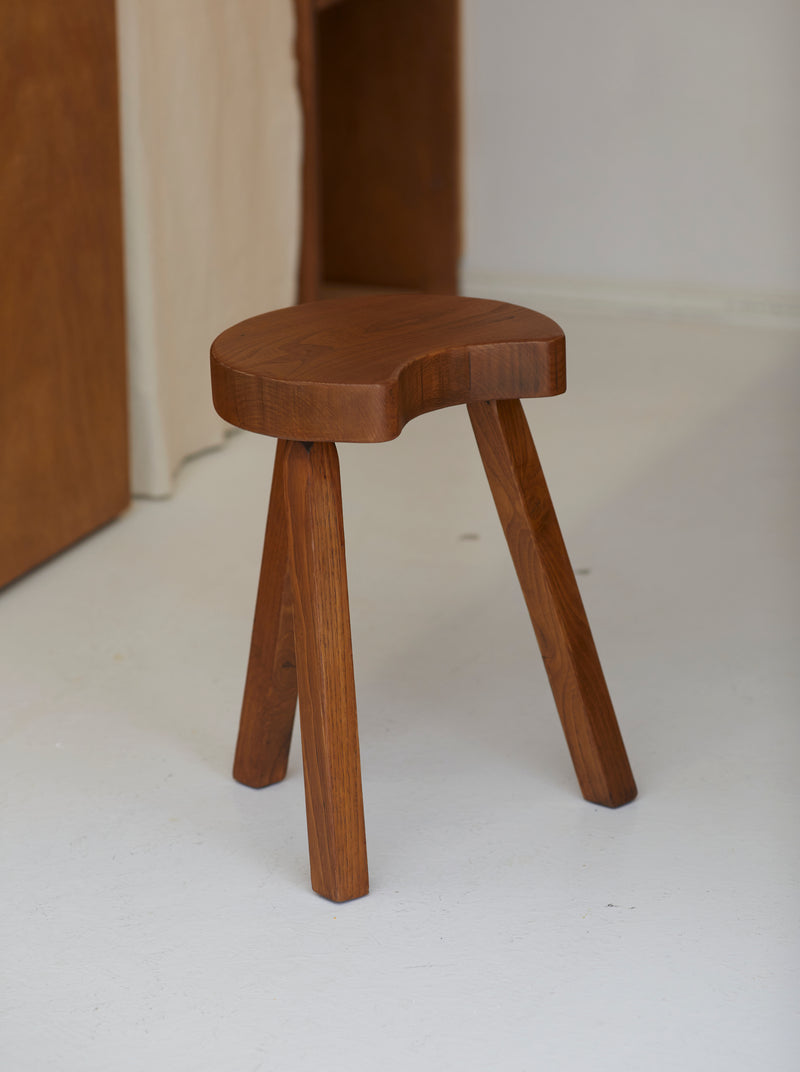 Vintage French handcrafted tripod stool in brutalist style, solid beech wood — warm wood finish