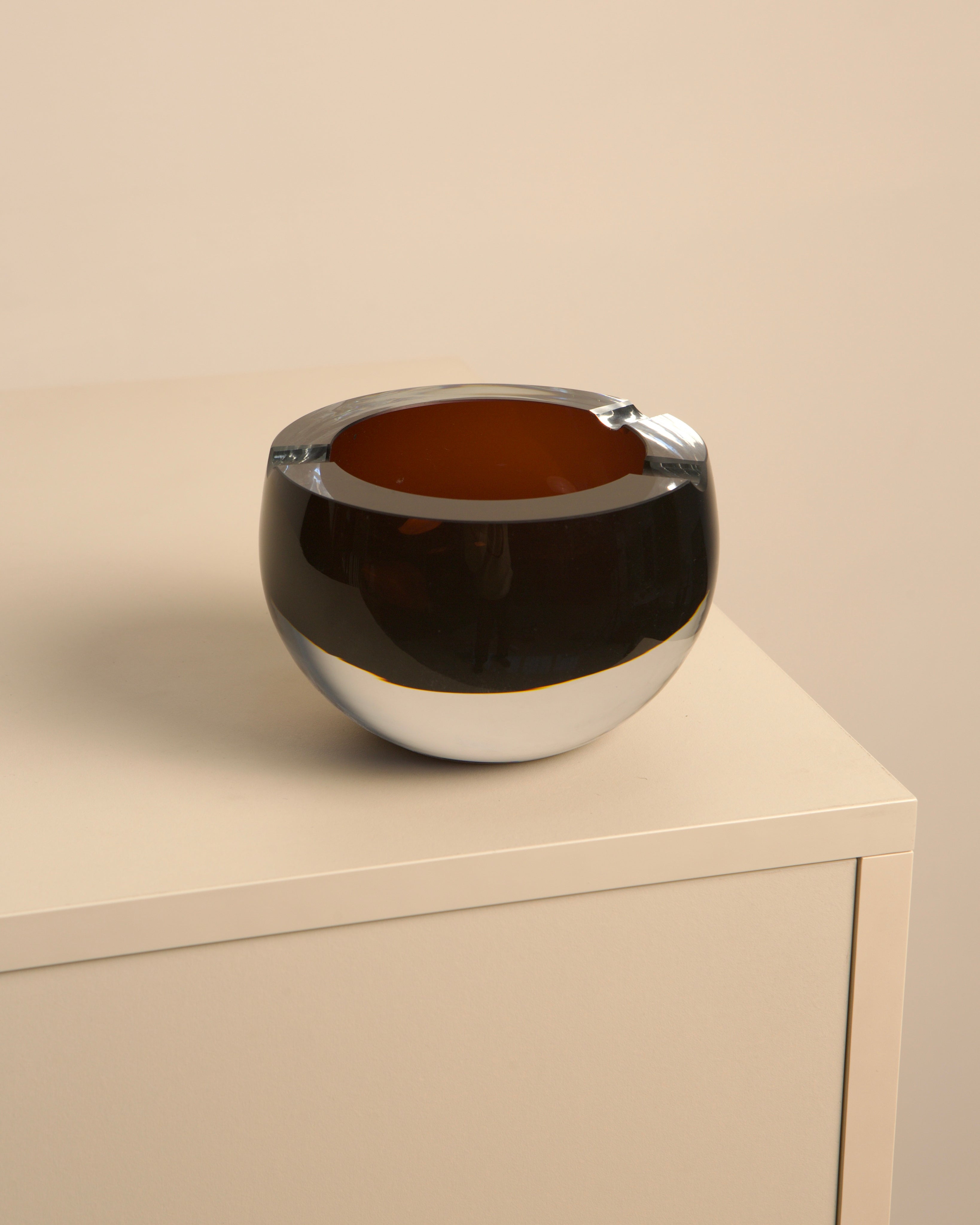 Cendrier en verre de Murano brun foncé italien des années 70