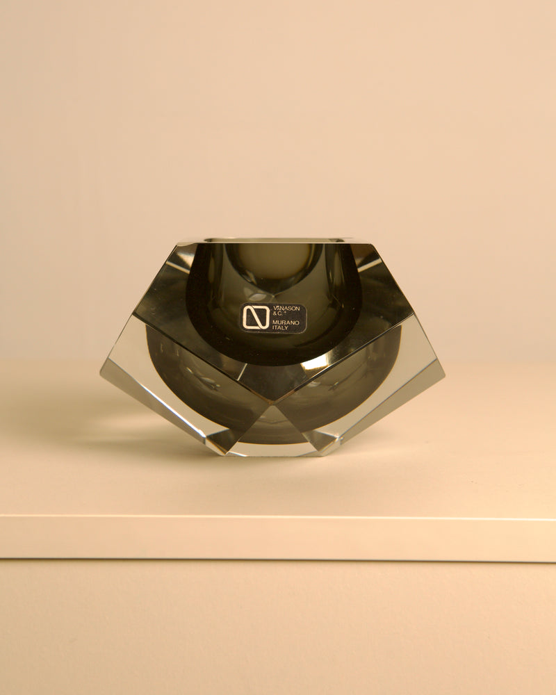 Large black "Diamond" Murano glass ashtray by Flavio Poli for Seguso 80's — detail view