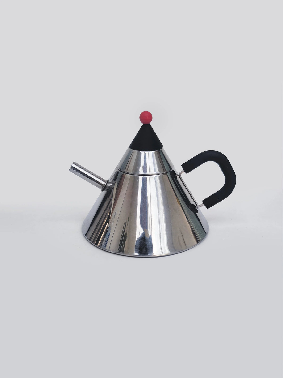 Conic 80's Memphis Teapot by Les Objoies | The Oblist