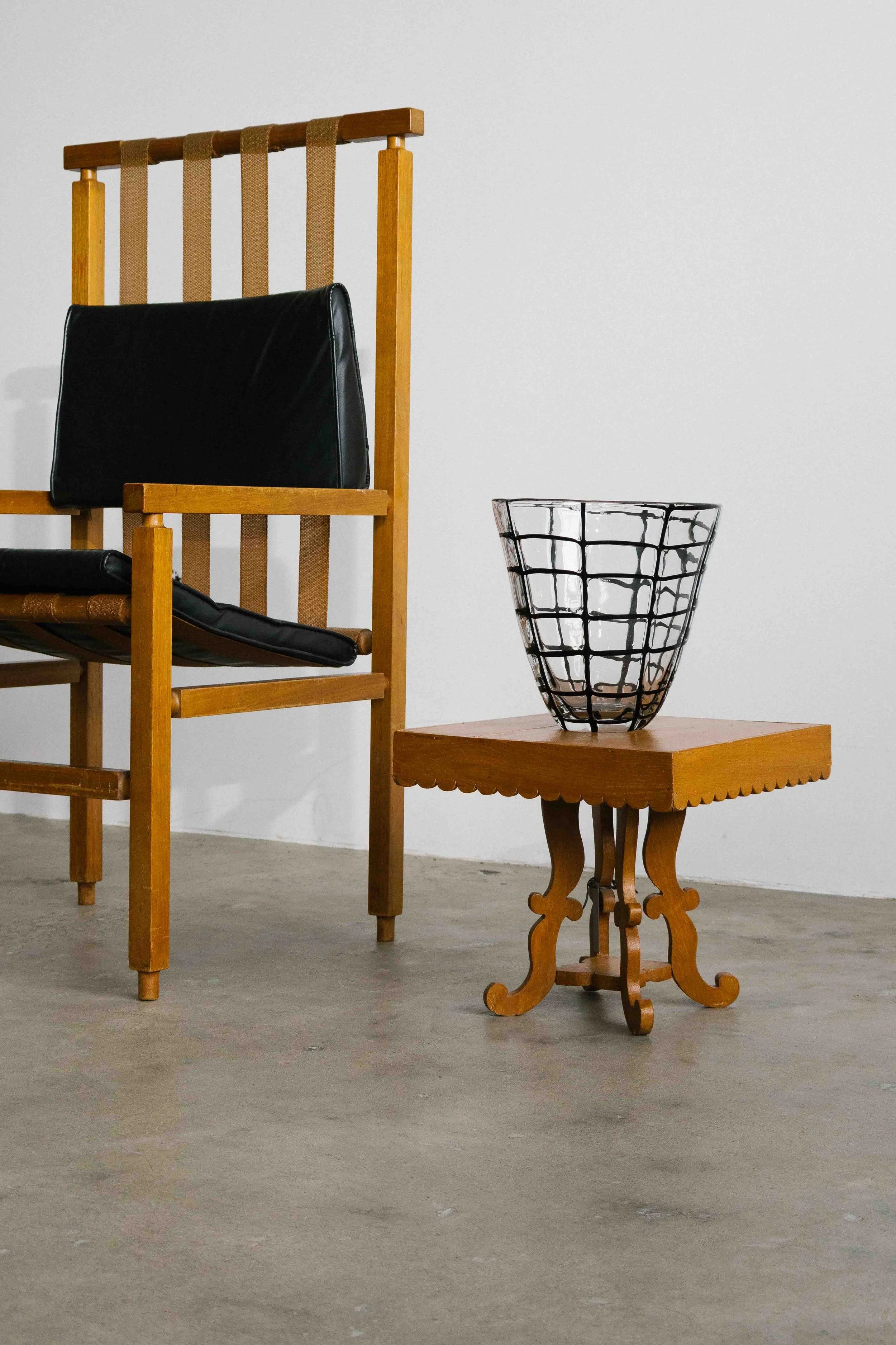 Architects Lounge Chair in Leather and Pine — detail view