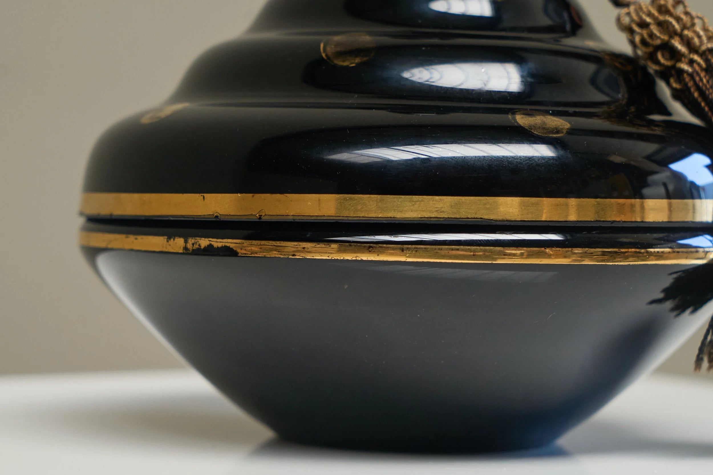 Art Deco Lidded Box with Tassel 'Booms Glass De Rupel' Belgium 1940s — side angle