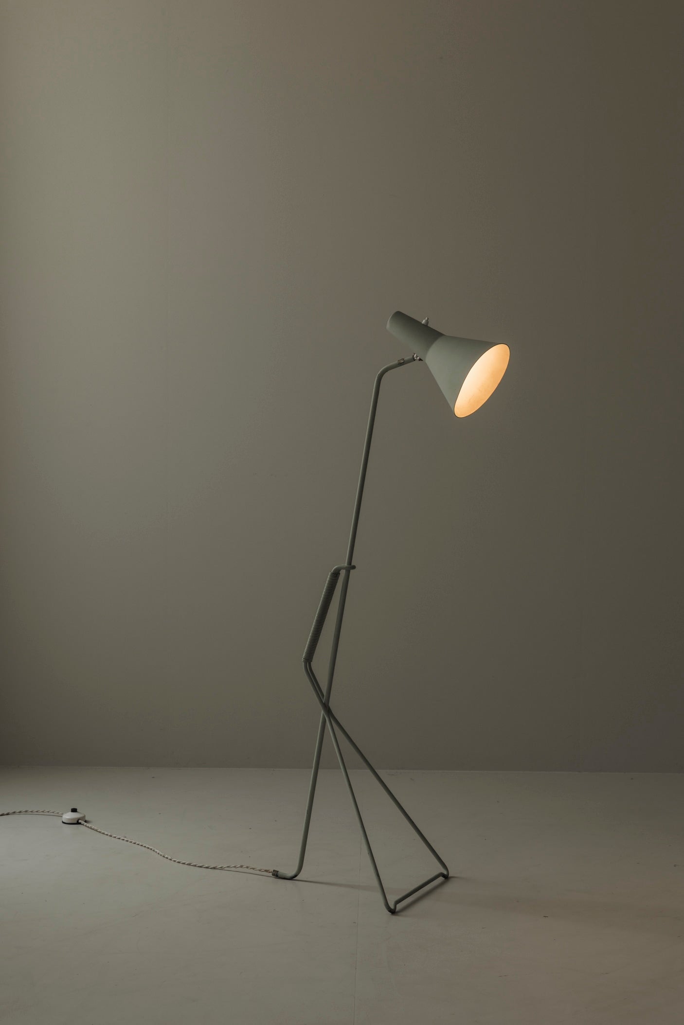 Sculptural Floor Lamp Model E1770 by Svend Aage Holm Sørensen for ASEA — detail view