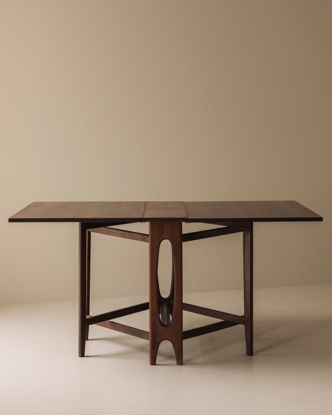 Rosewood folding table by Bendt Winge, Norway 1960s. — detail view