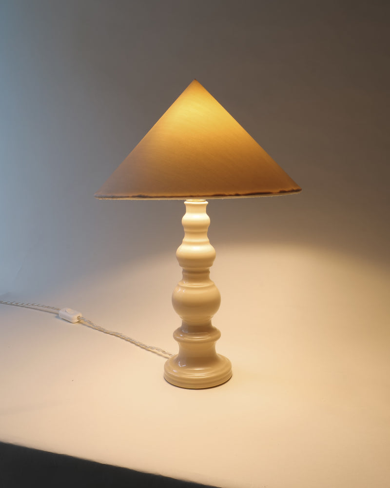 Ceramic table lamp with conical shade illuminated view