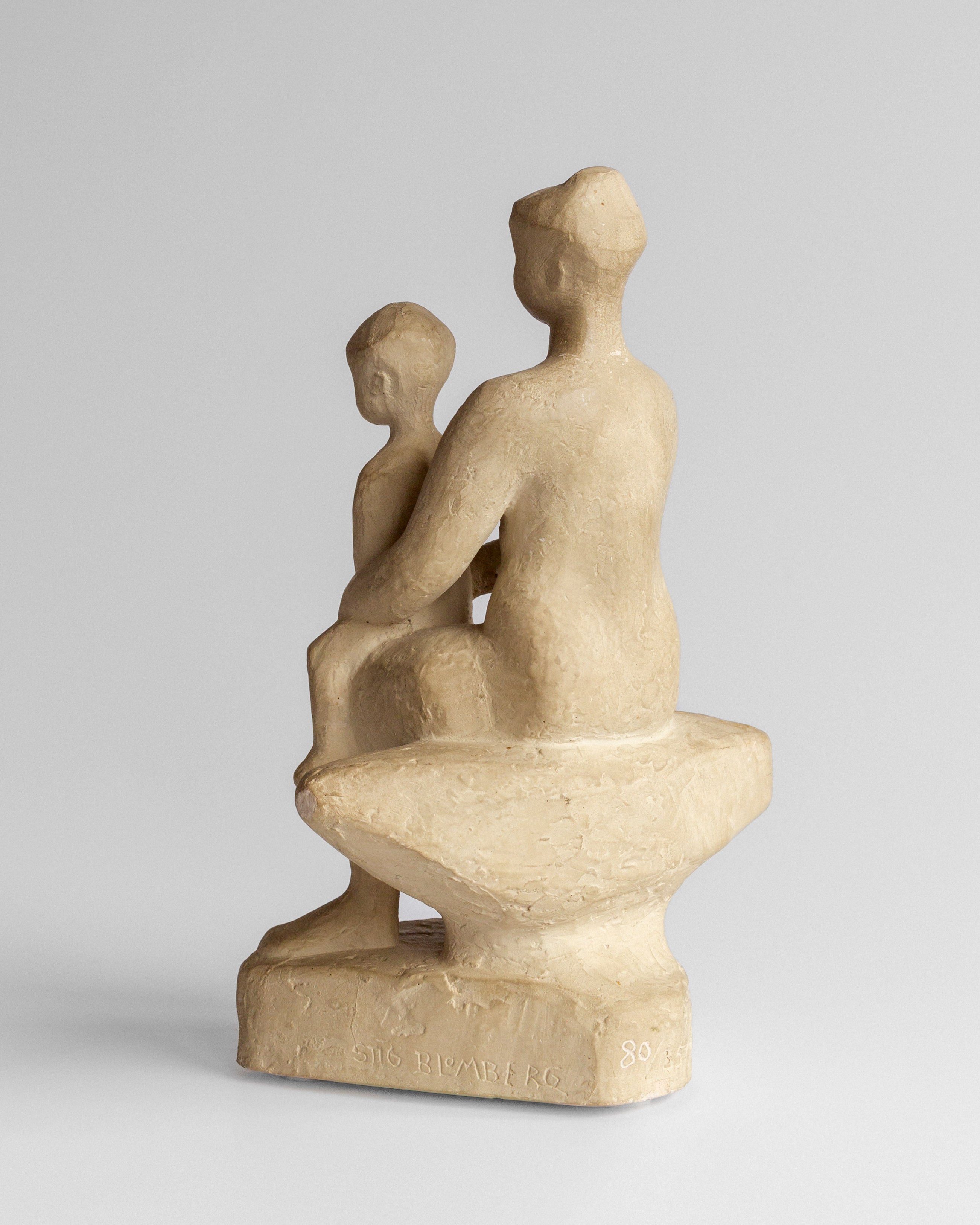 Mother & Child Plaster Sculpture by Stig Blomberg, 1950s — side view on neutral background