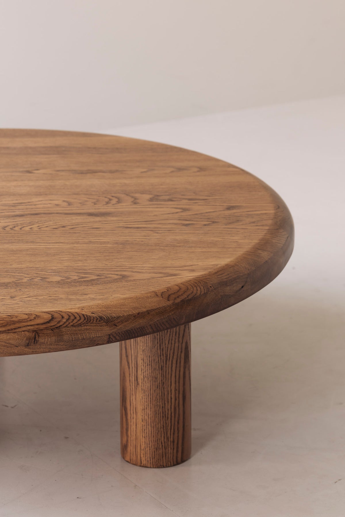 Sculptural Round Coffee Table in Solid Oak, France 1960s — close-up