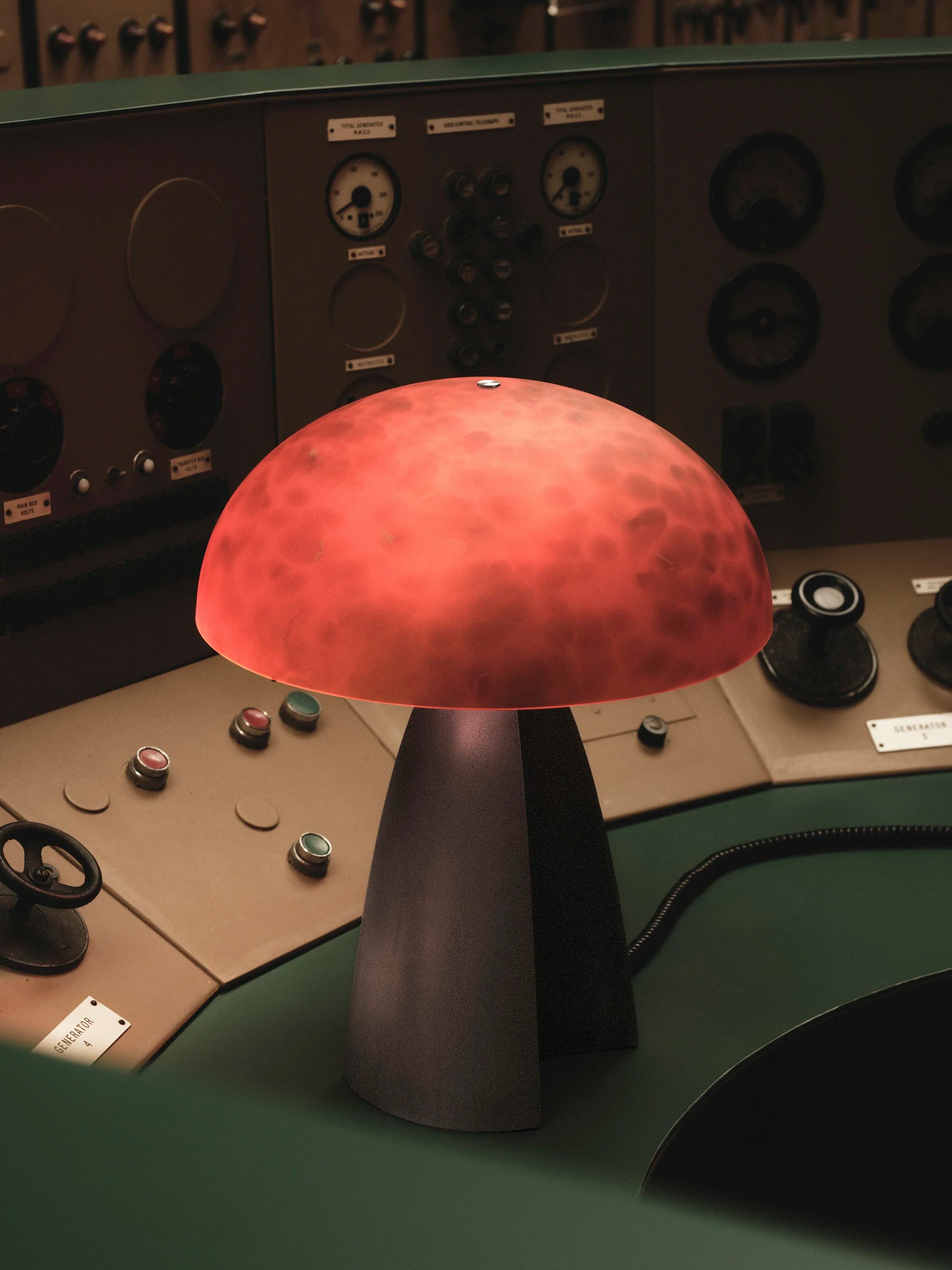 Neutrino Table Lamps in Glass and Cast Aluminium by Studio Brocky — close-up