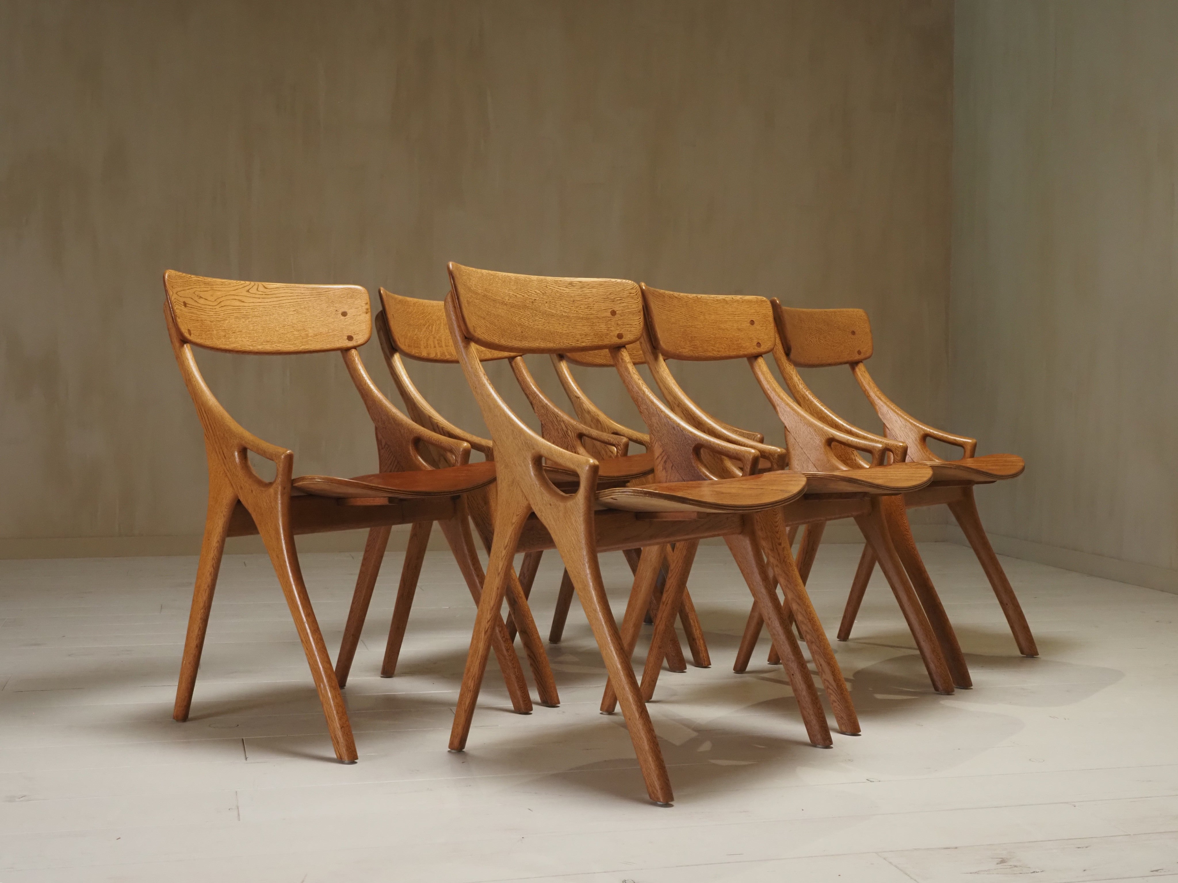 6 Arne Hovmand Olsen Dining Chairs for Mogens Kold Mobelfabrik 1959 — side angle