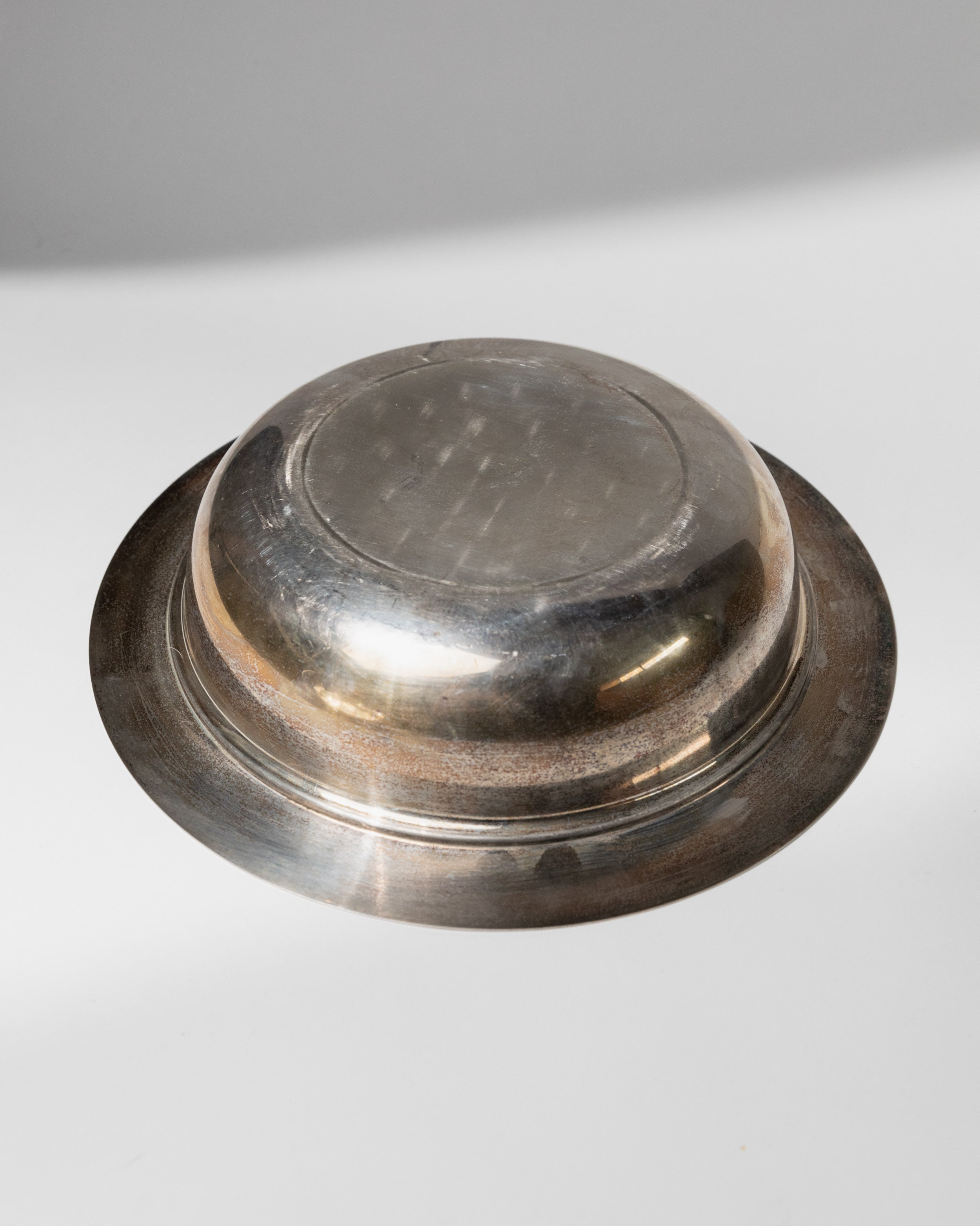 Bottom view of 1940s silver plated bowl with lid showing base detail