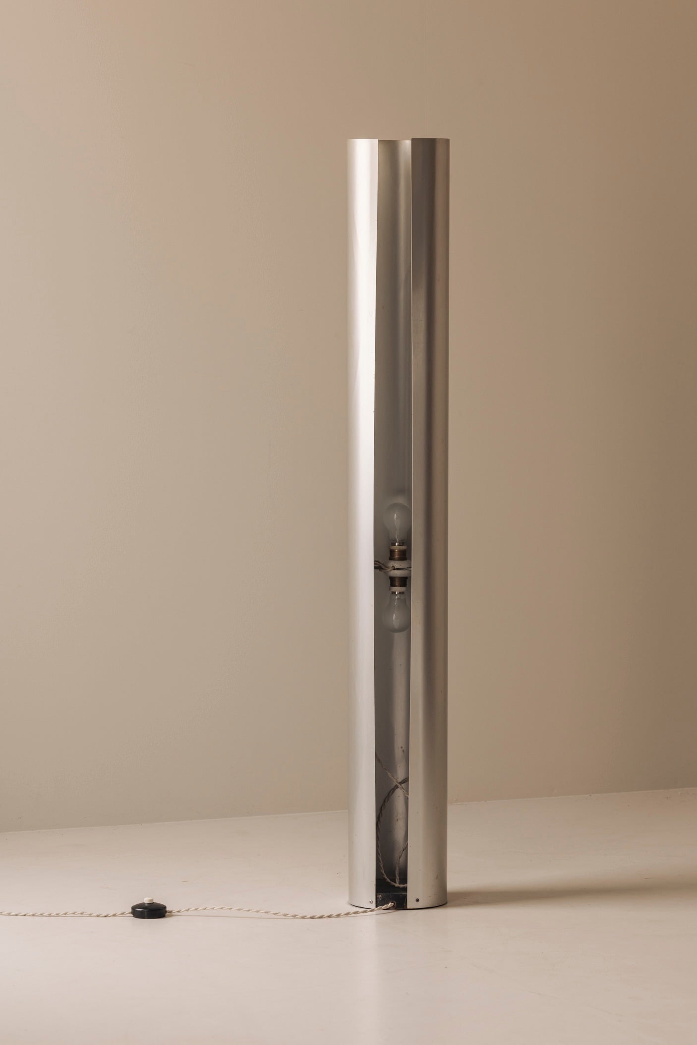 Sculptural metal tube floor lamp, Italy 1960s — view 9