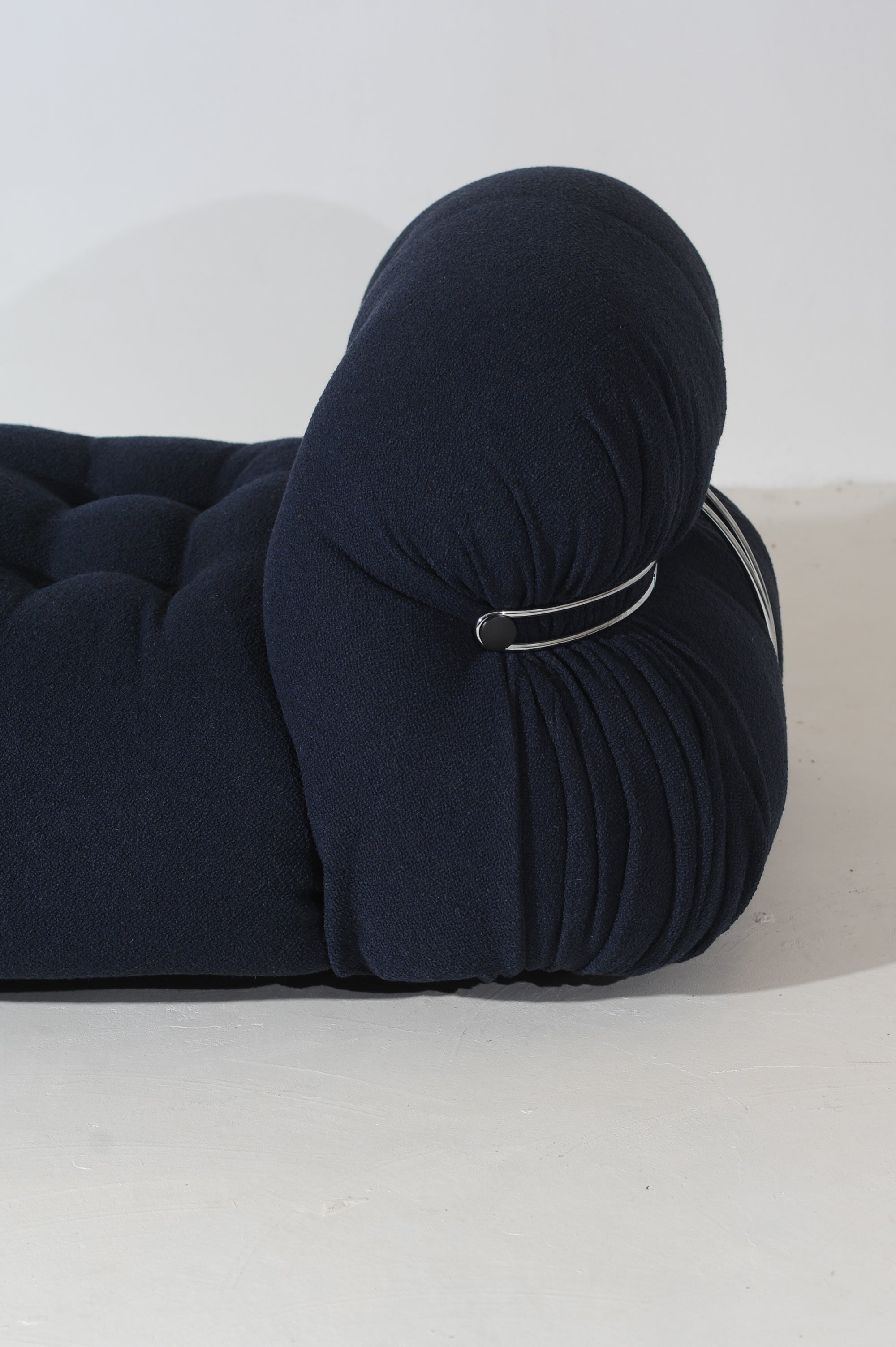 Soriana Chaise Longue and Pouf Set by Afra & Tobia Scarpa in Navy Boucle — view 9