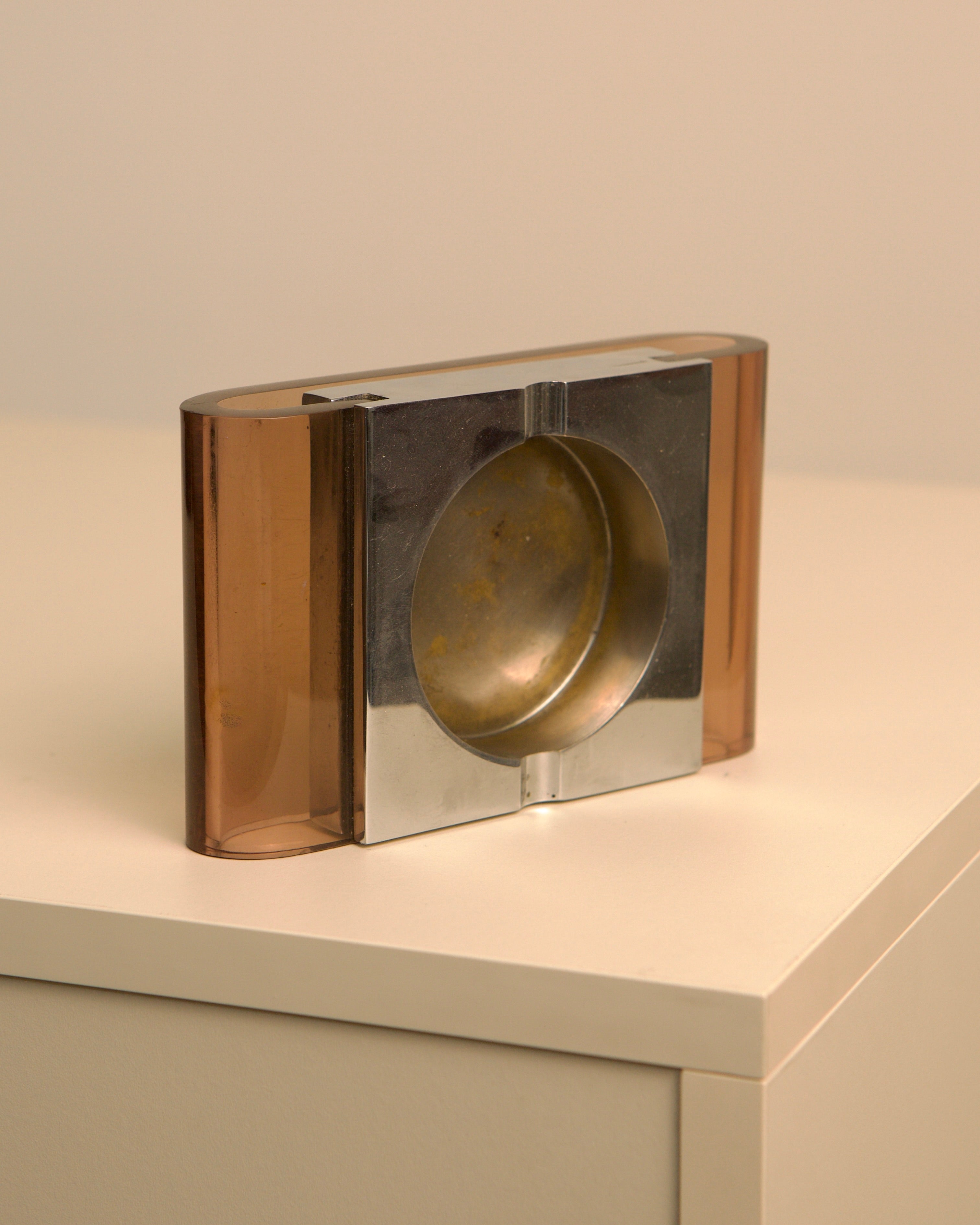 Cendrier en Plexiglas et Métal des Années 70