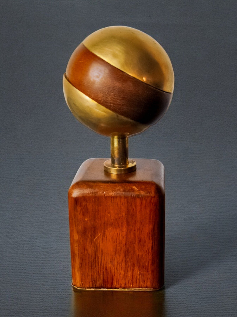 Brutalist sculpture by Ardisur, paperweight, wood and bronze, Spain 1970 — close-up of bronze and wood details