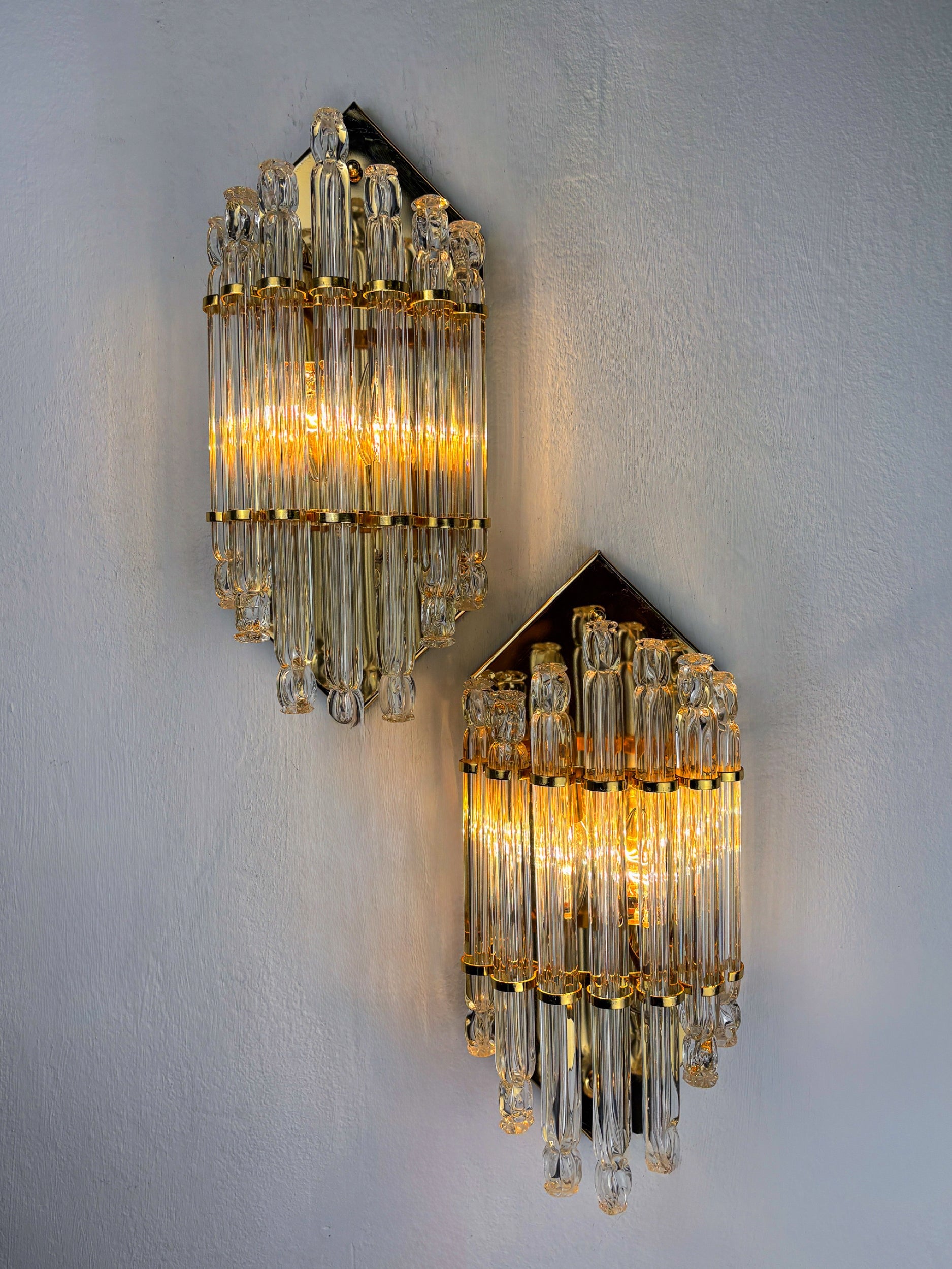 Pair of Venini wall lights, Murano cut glass, Circa 1970's, Italy — detail view