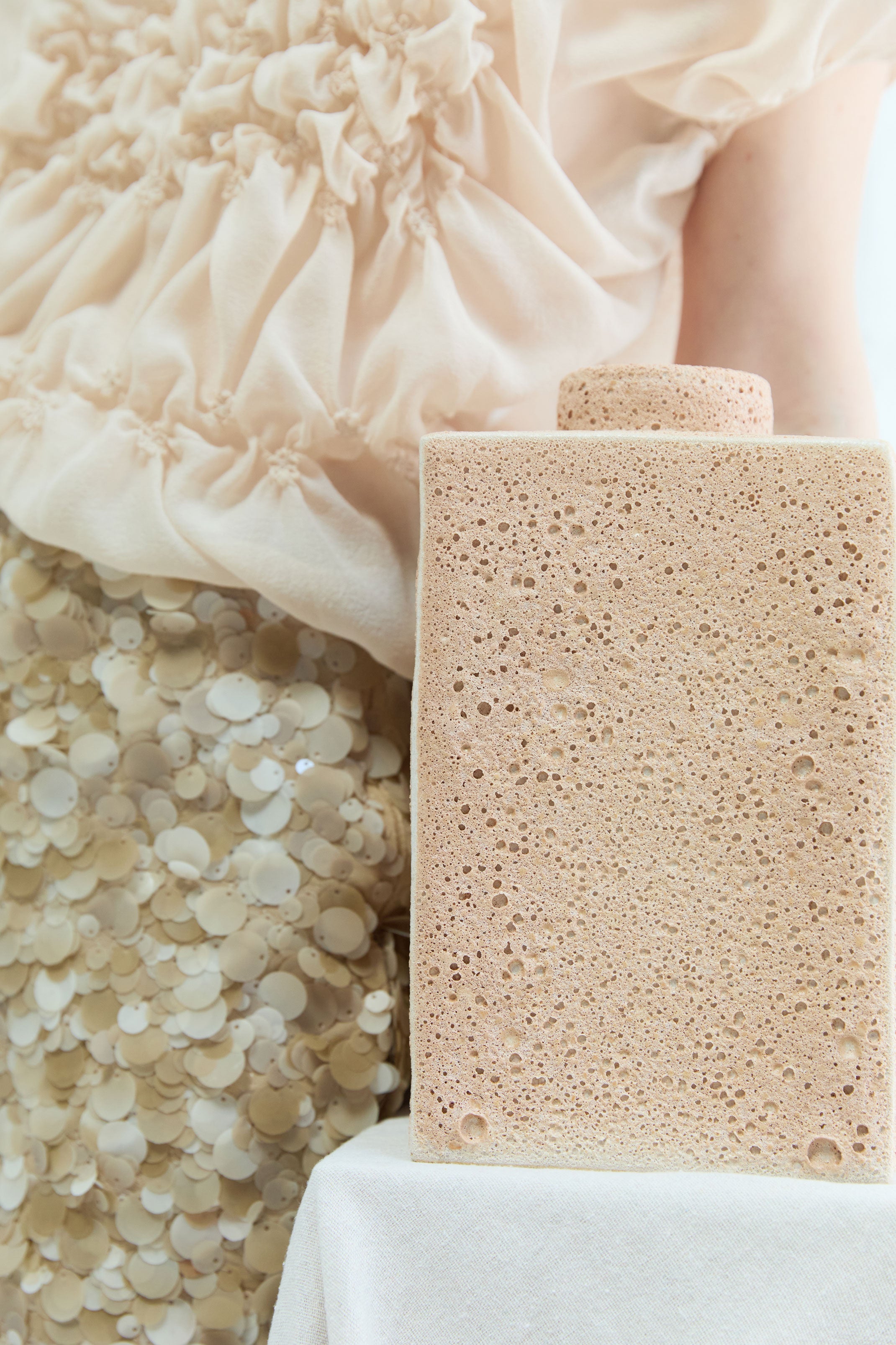 Ceramic Vase Cuubik - Medium Lichen — detail view