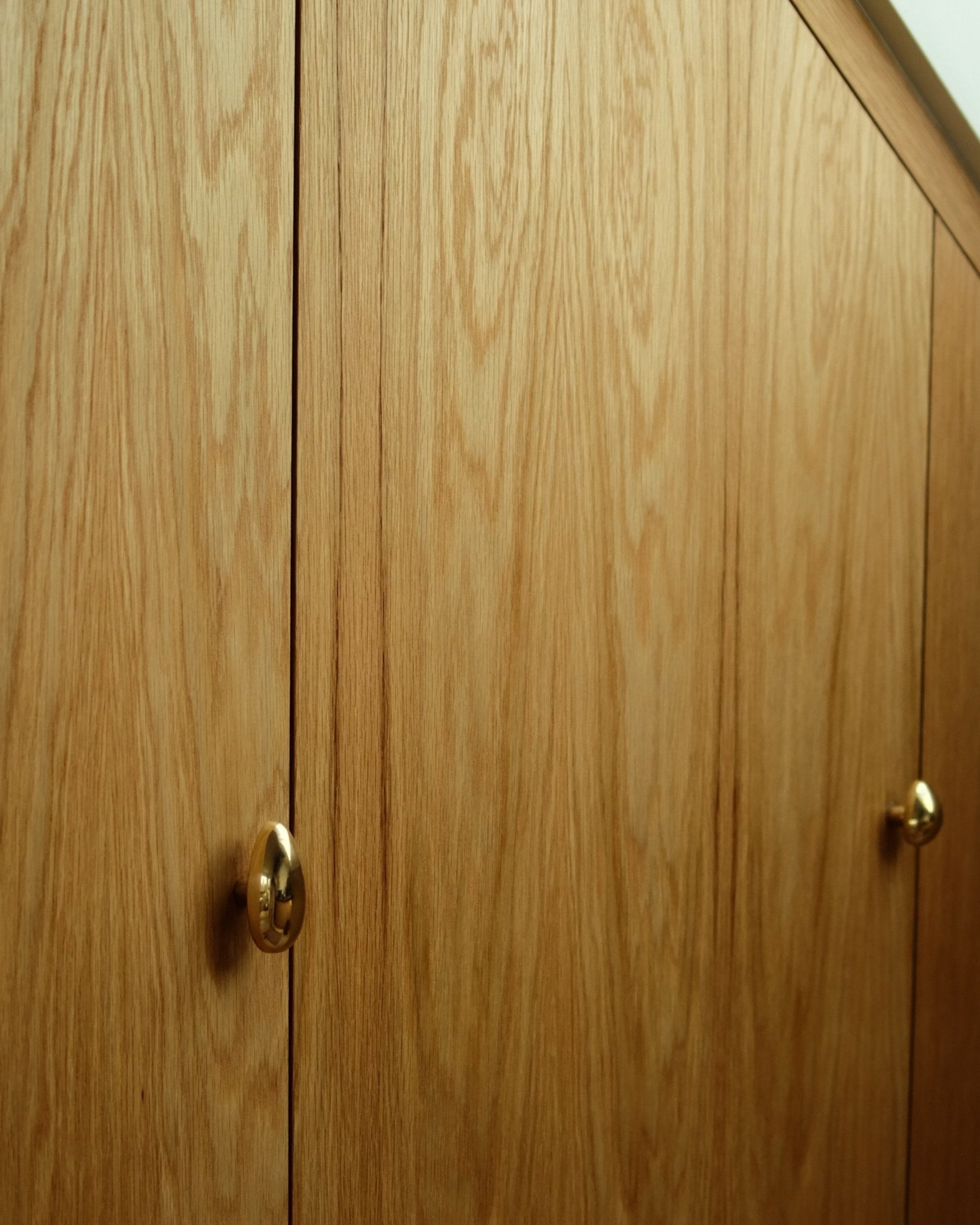 MOMI Cabinet Knob/Wall Hook Short Mini — back view on wooden cabinet