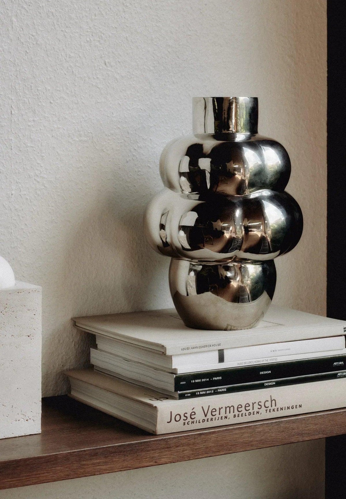 THE ROE STUDIO BALLOON OBJECT VASE 000 — side angle