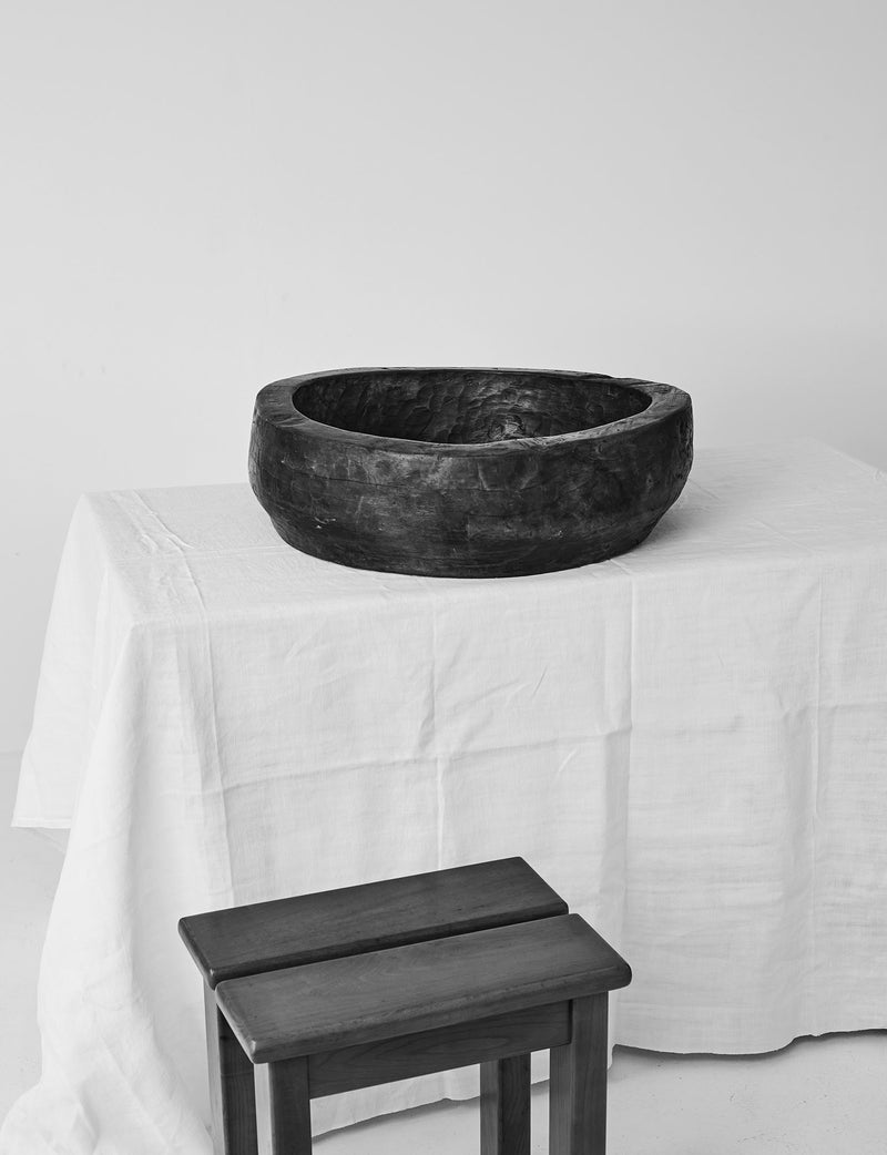 Important Monoxyle Artisanal African Mid-Century Carved Bowl / Centerpiece — detail view
