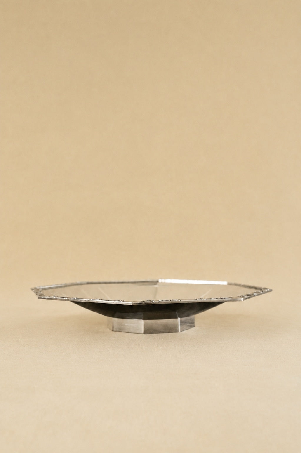 Art Deco Octagonal Centerpiece Plate — detail view