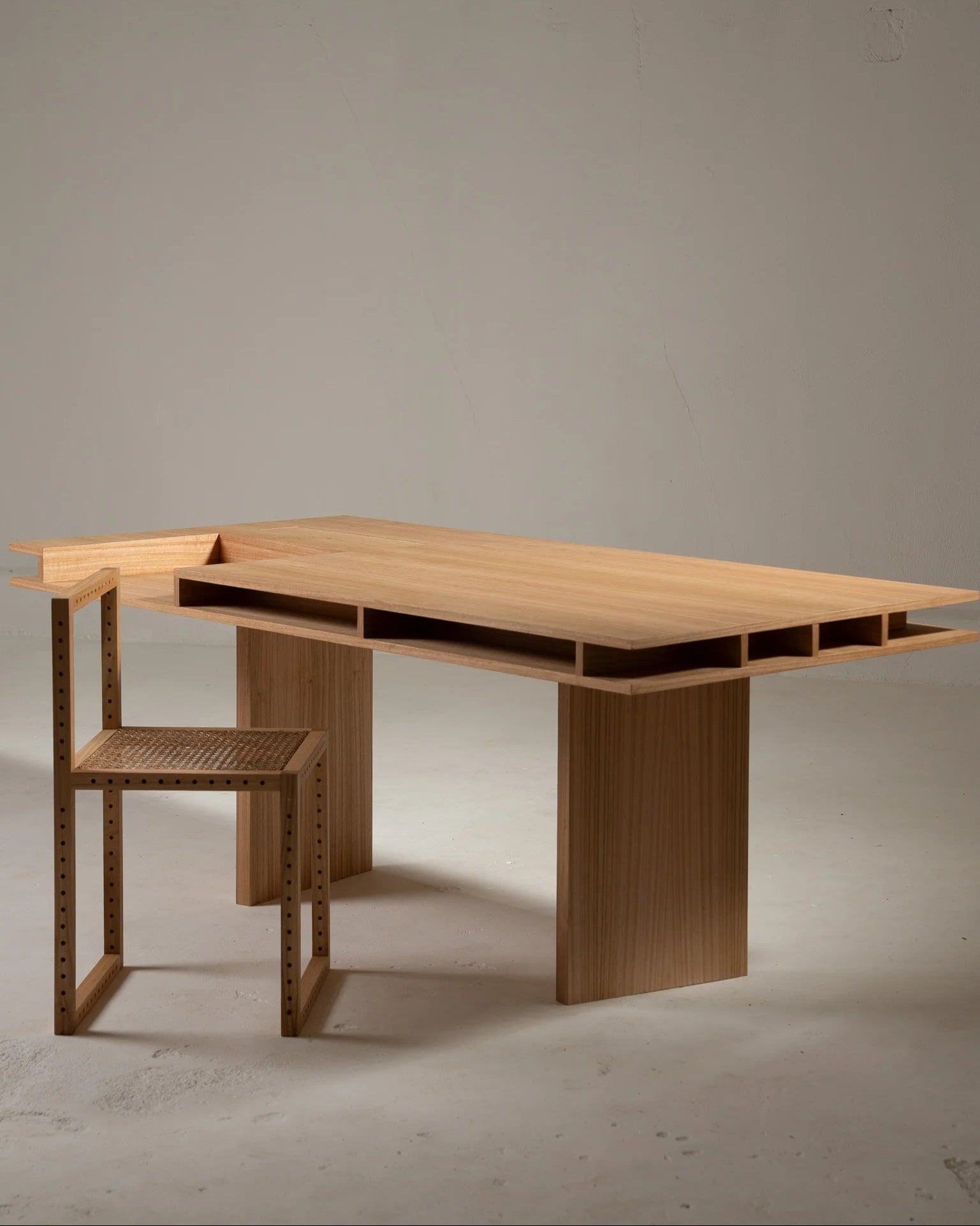 'Mesa Policronica' Table