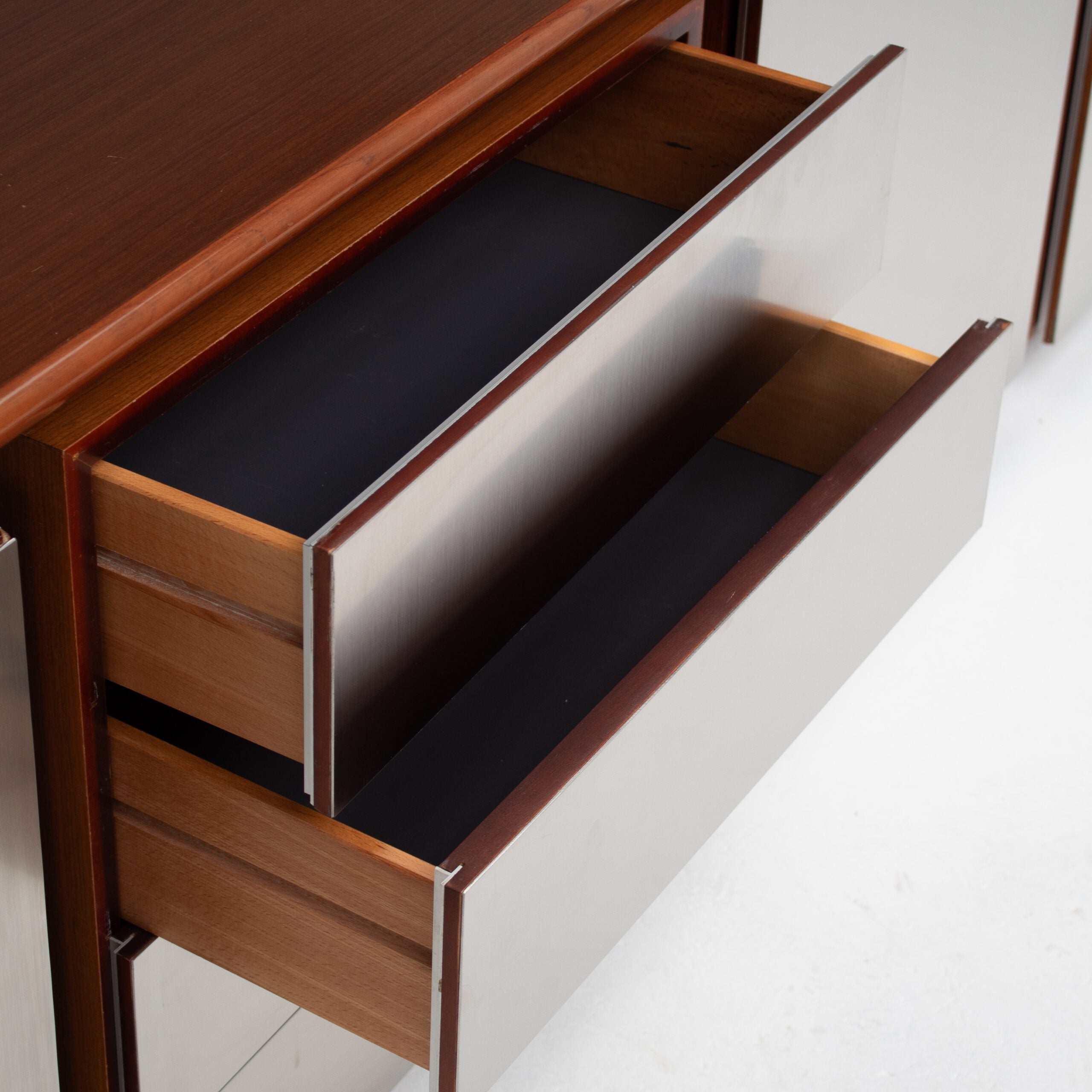 Armoire Acerbis marron avec portes chromées