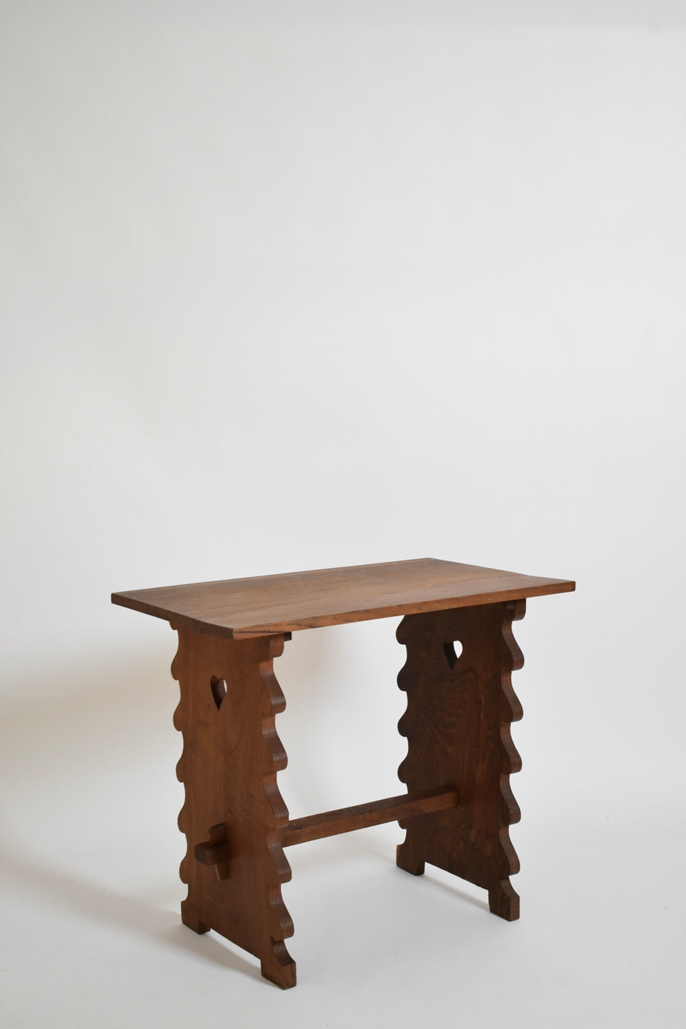 Oak alentejana side table, 1960s. — close-up