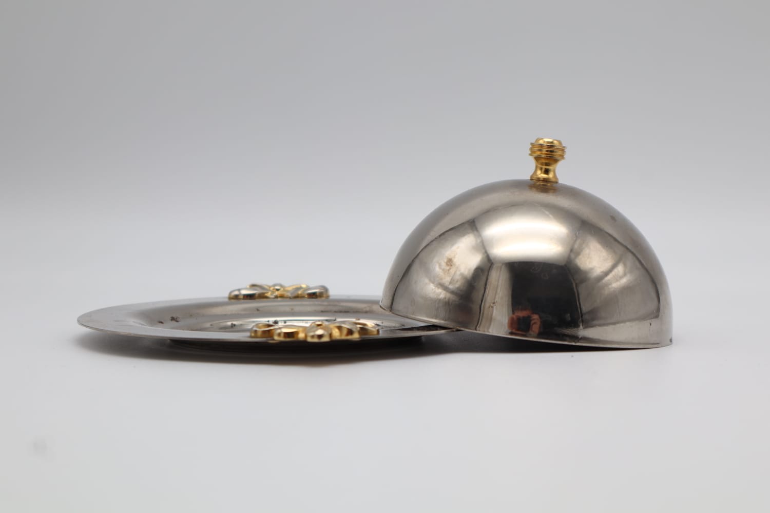 Vintage Silver-Plated Cloche with Gold Ribbon Accents – Circa 1970 — detail view