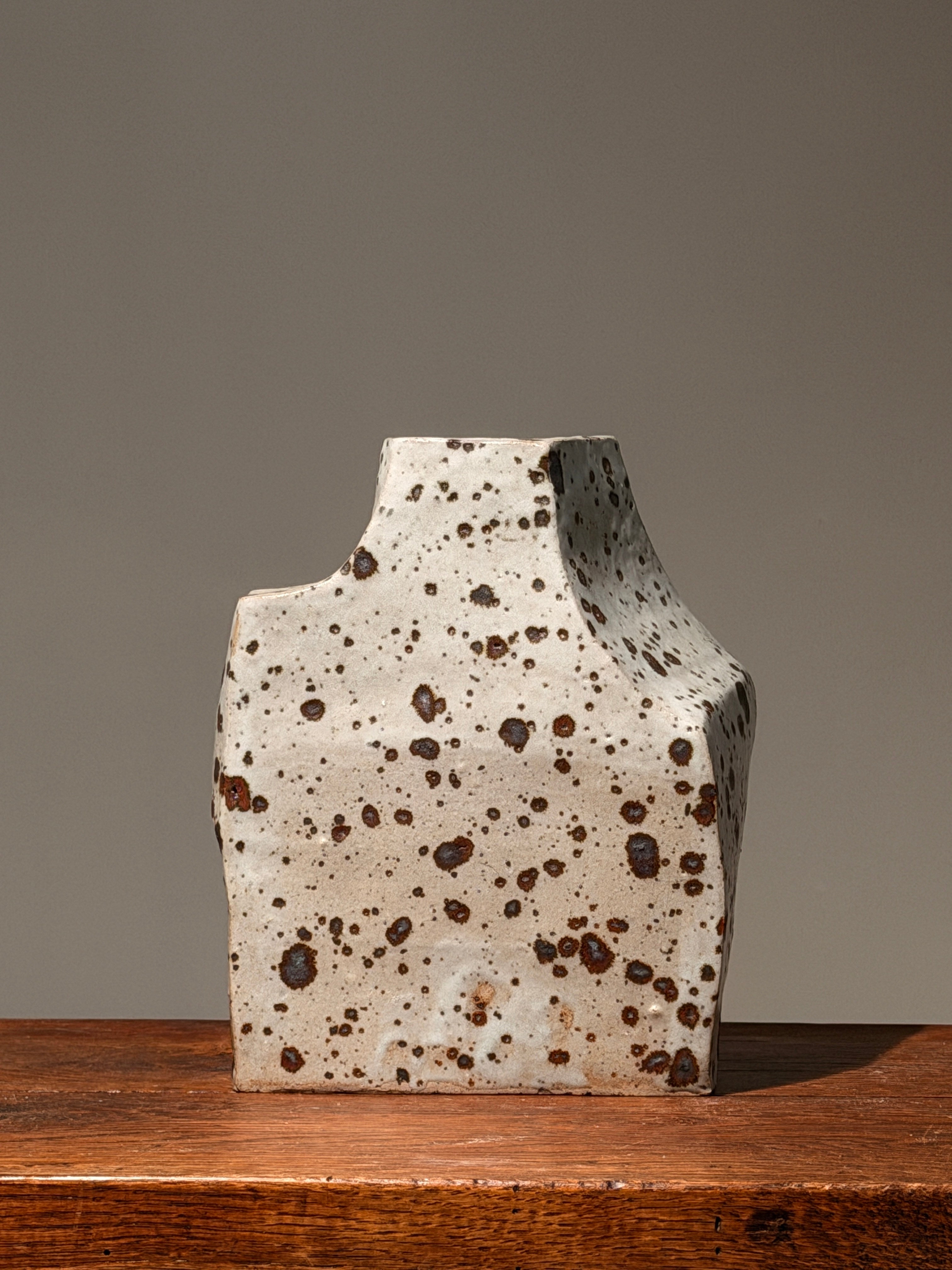 Geometric stoneware vase with pyrite glaze, France, circa 1960. — detail view