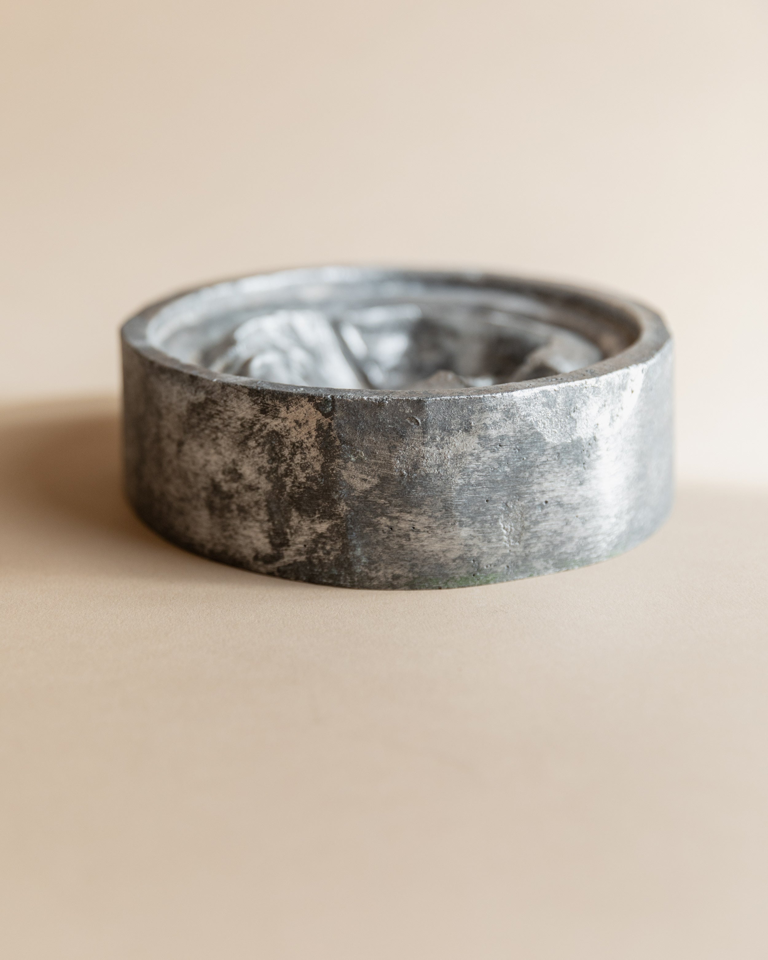 Cendrier en Métal Relief de Visage, Italie Années 1950