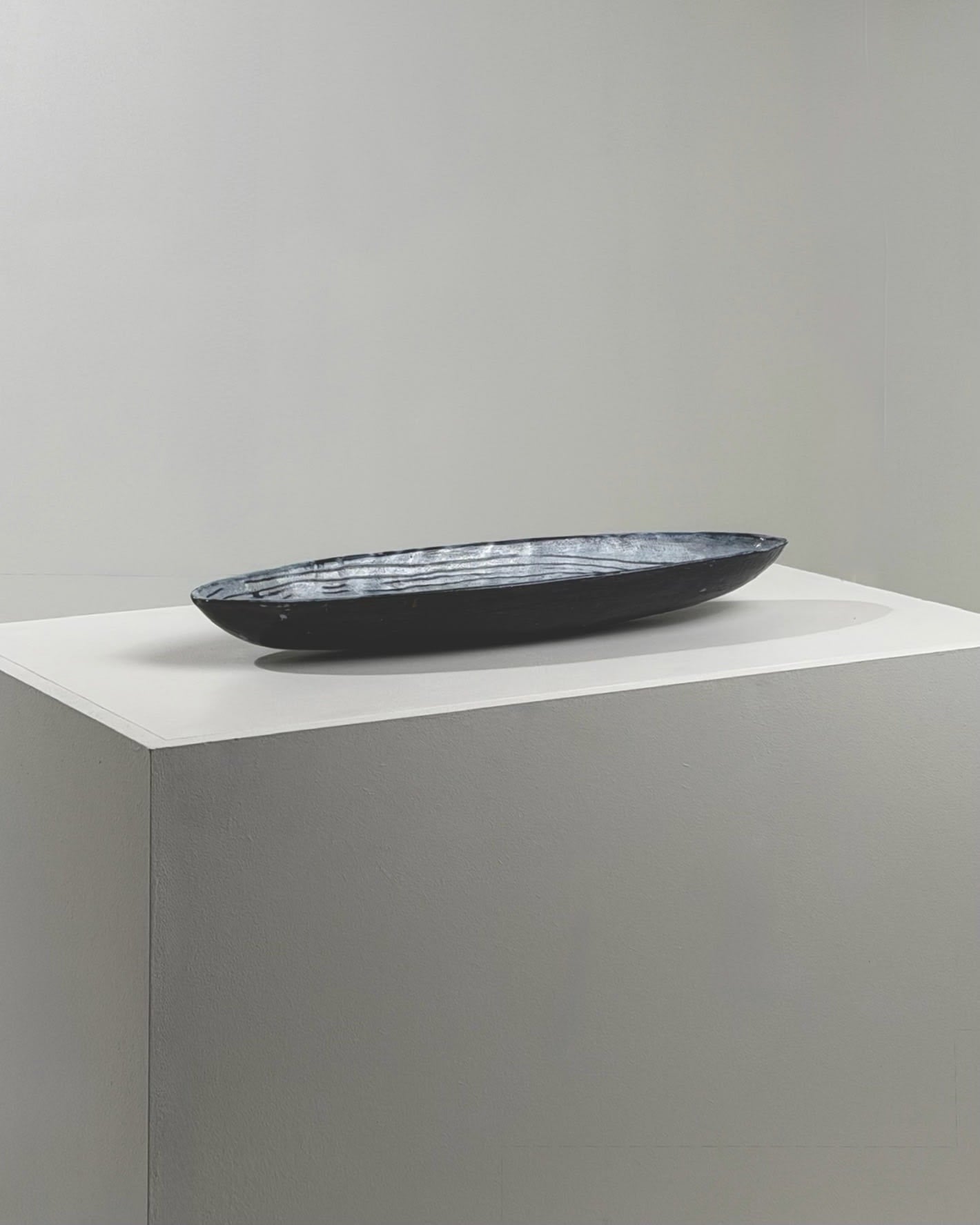 Large navette dish in glazed ceramic, signed Acly, France, 1964 — close-up
