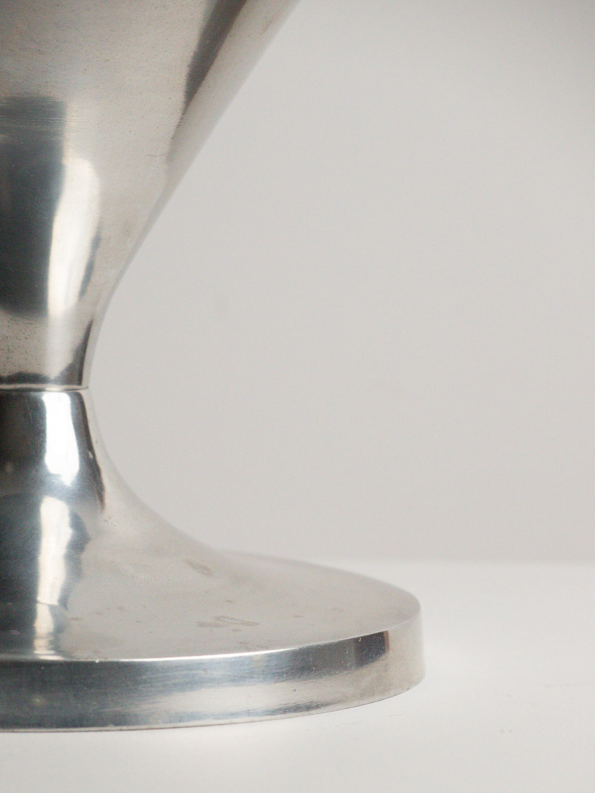 Hourglass Pedestal Stand with Lift-Off Tray, Polished Aluminium, Space Age 1970s — alternate view